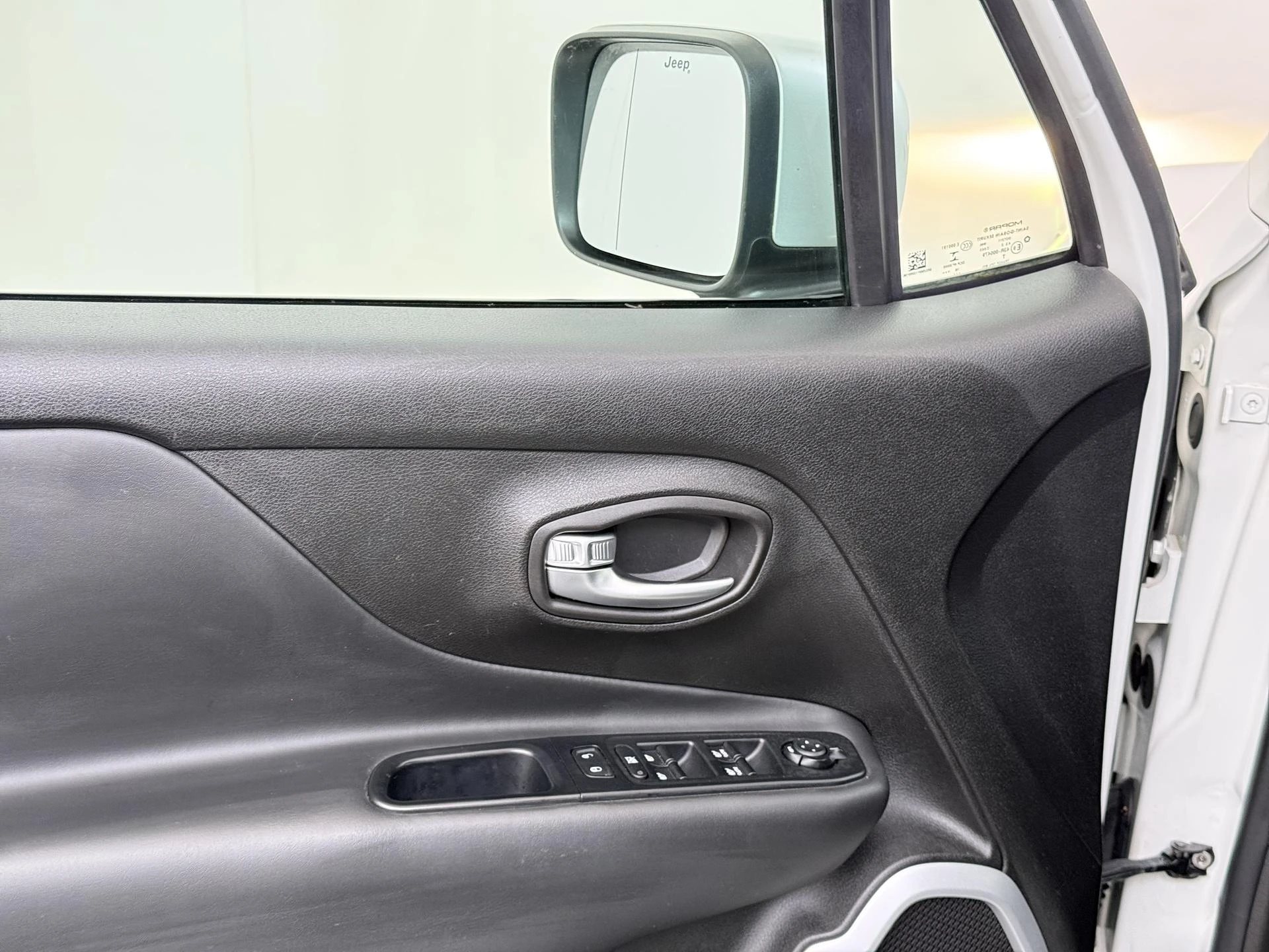 Jeep-Renegade-image-27