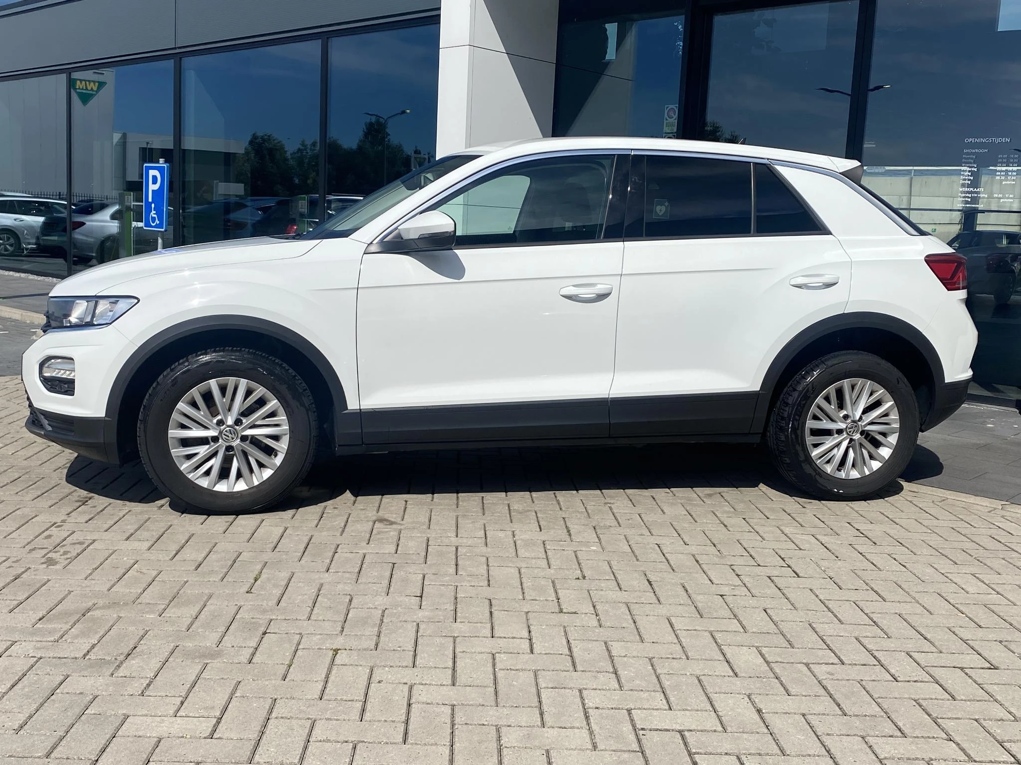 Volkswagen-T-Roc-image-1
