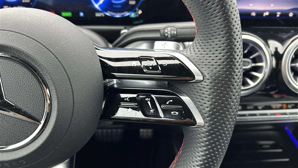 Mercedes-Benz-EQB-image-14
