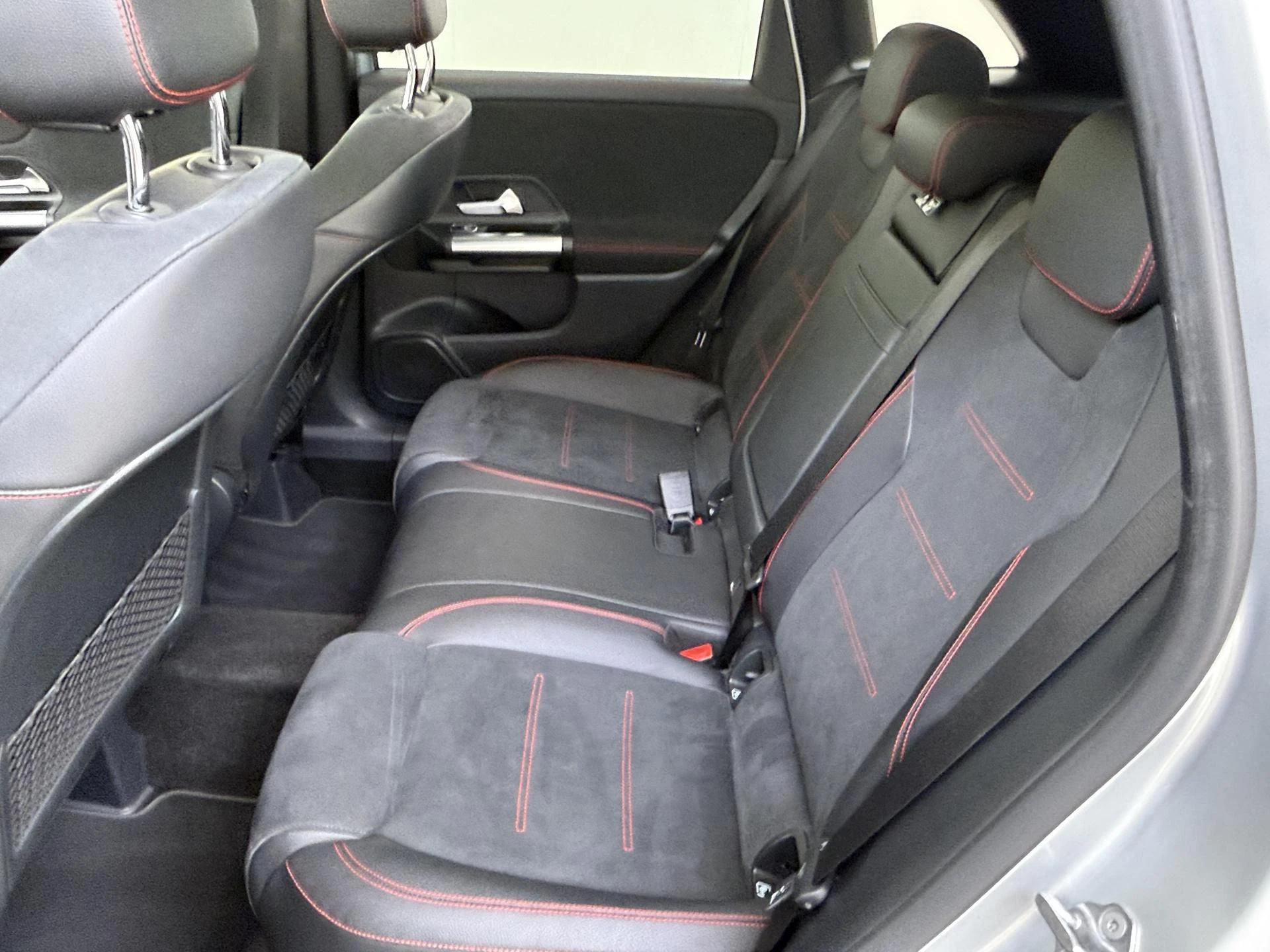 Mercedes-Benz-B-Klasse-image-15
