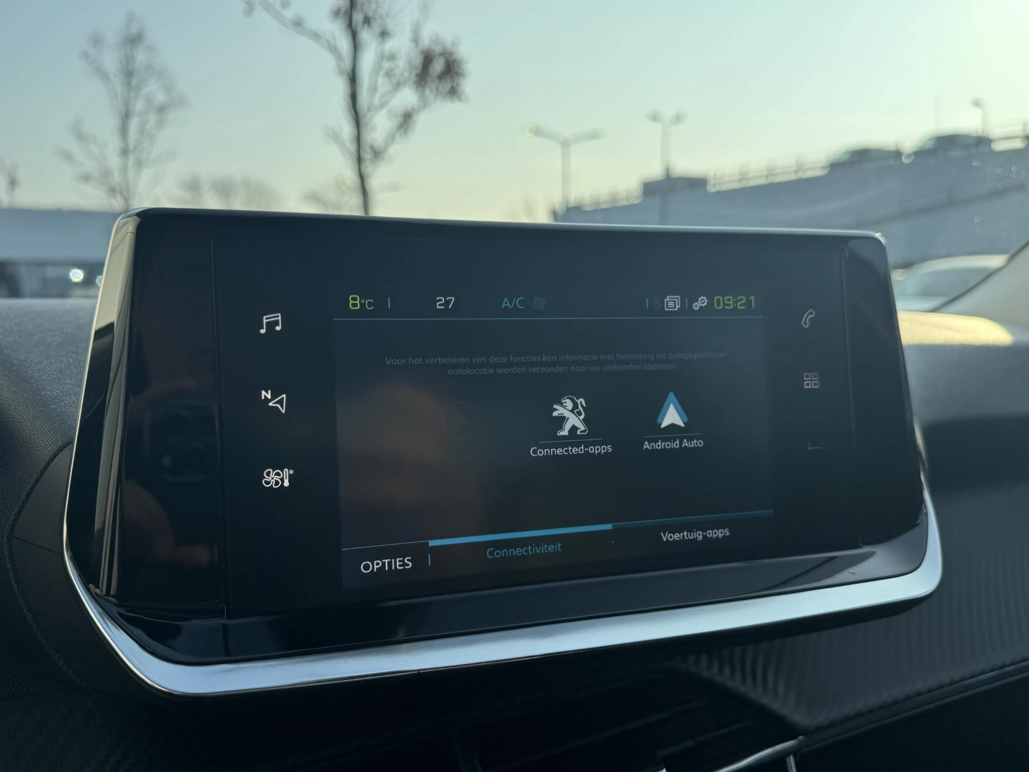 Peugeot-e-2008-image-21