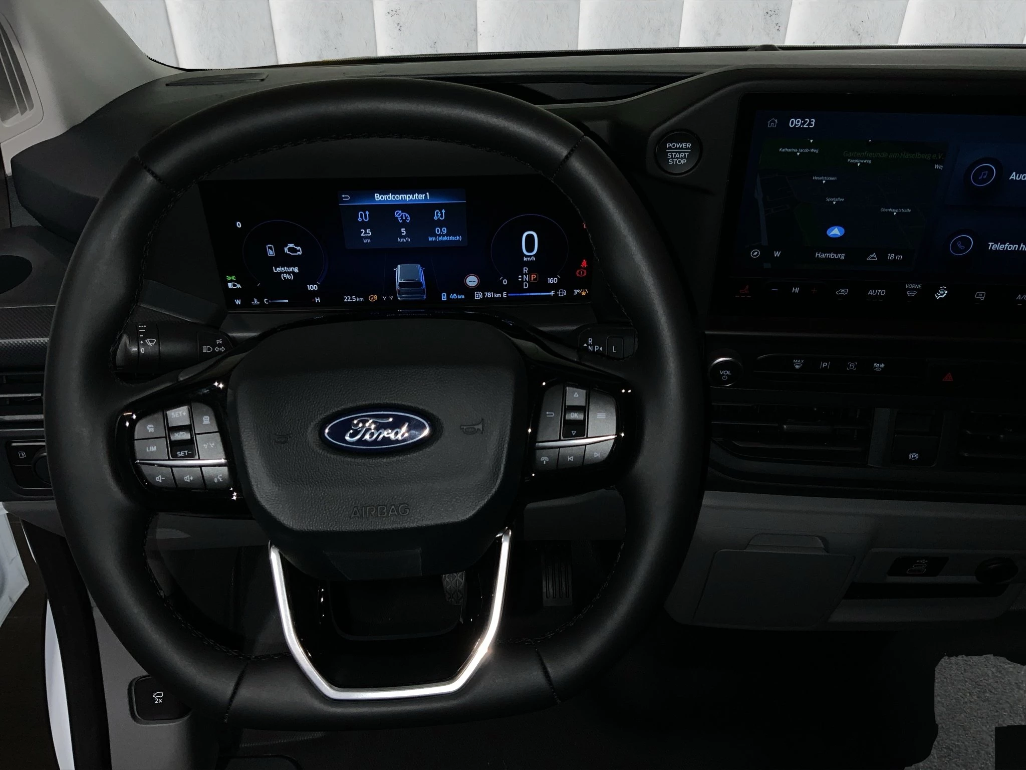 Ford Transit Custom Trend 2.5 Duratec PHEV 320 L1 CVT Kasten-LKW. 171 kW. 4-türig