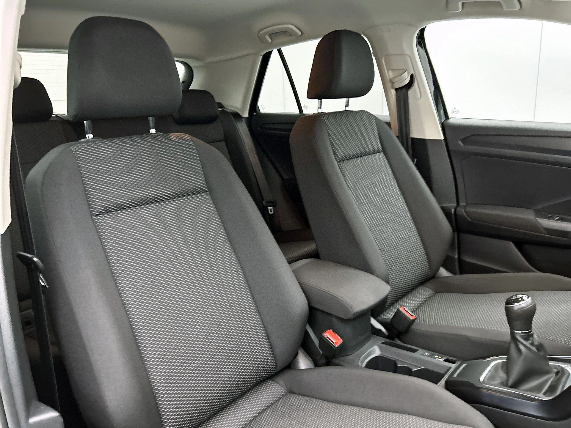 Volkswagen-T-Roc-image-26