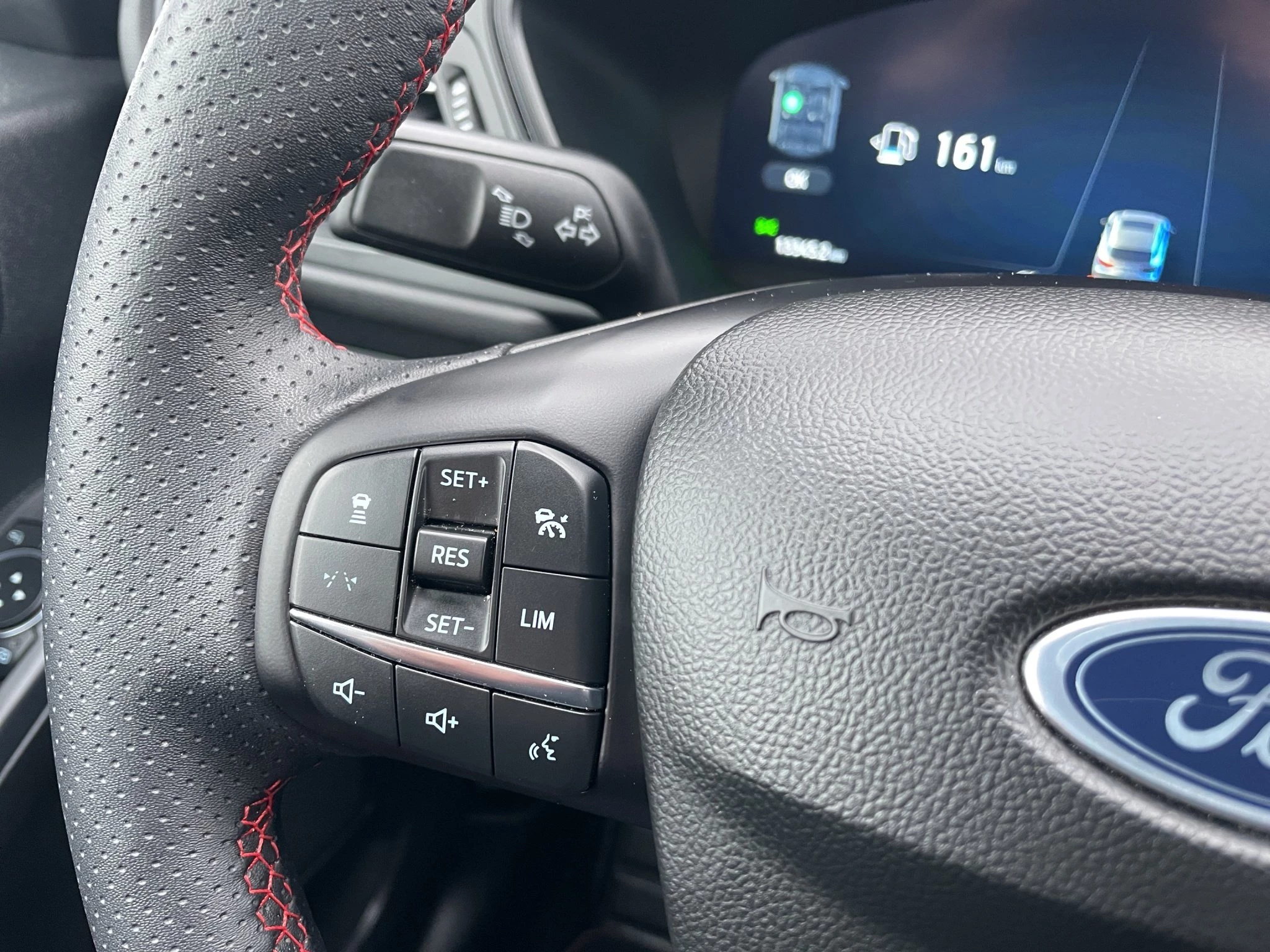 Ford Kuga ST-Line X Aut.*PANO*AHK*360GRAD*LED-MATRIX*NAVI*GRA*WINTER-PKT.
