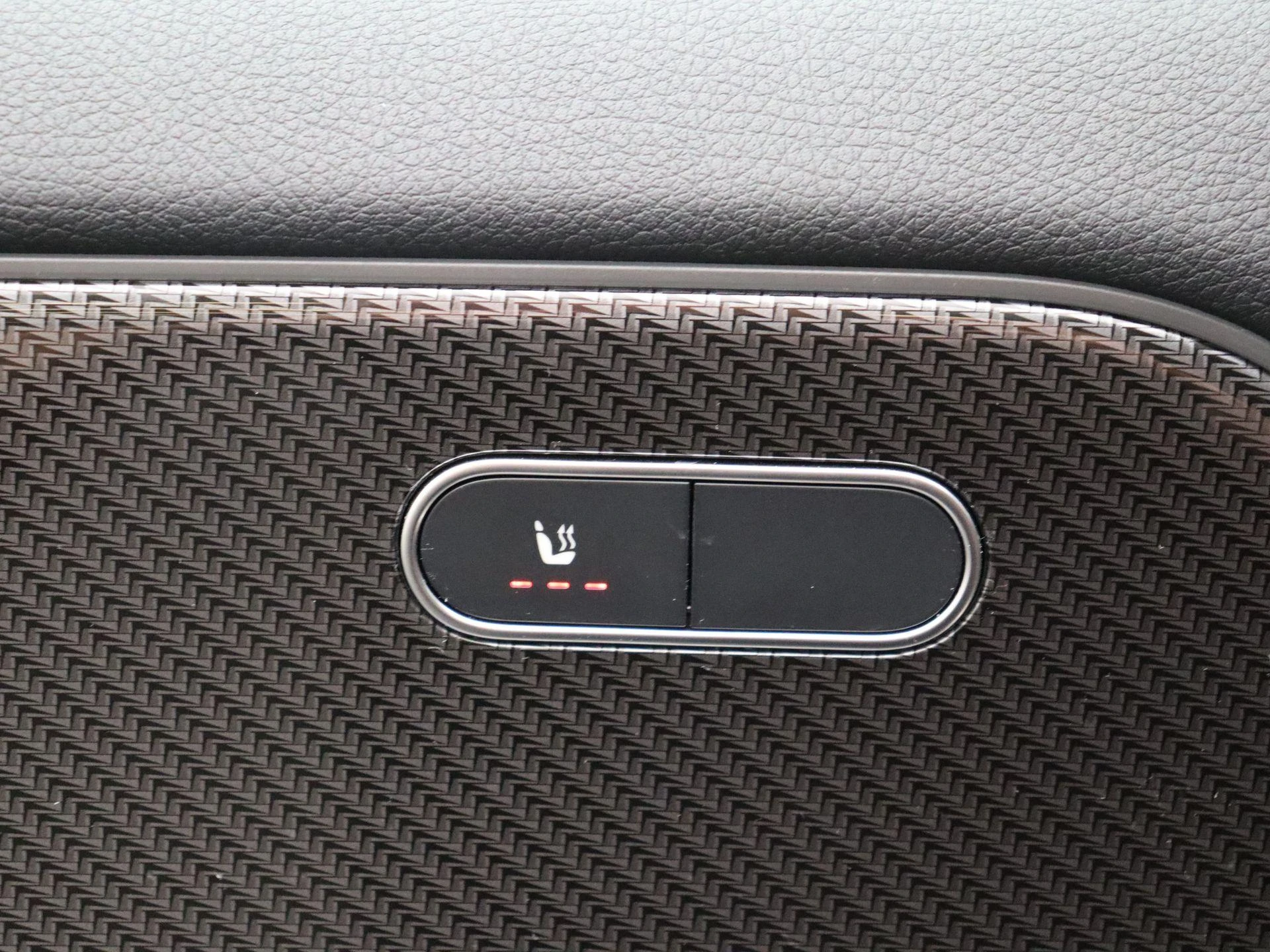 Mercedes-Benz-GLA-image-9