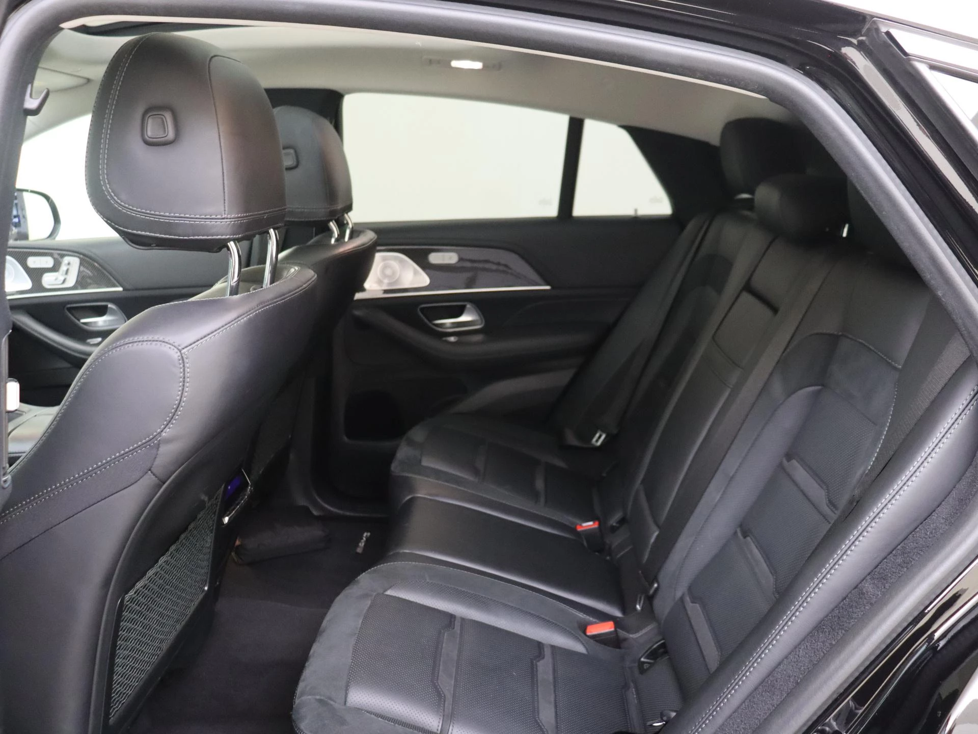 Mercedes-Benz-GLE-image-18