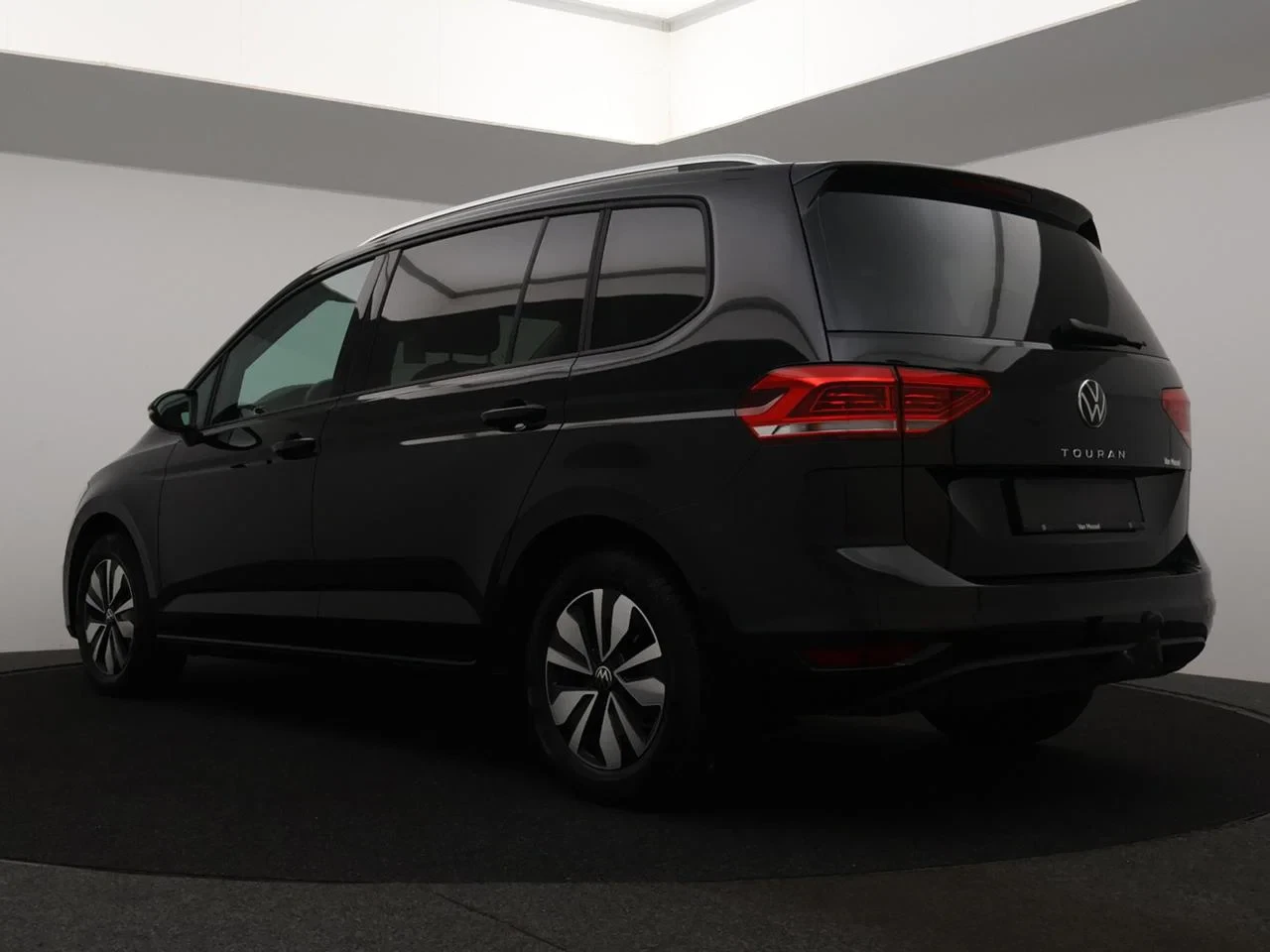 Volkswagen-Touran-image-30