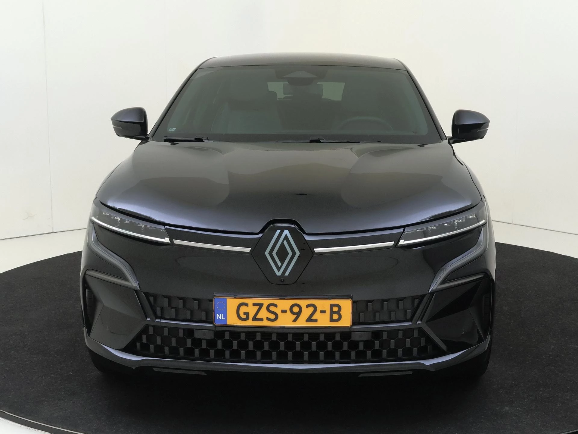 Renault-Megane E-Tech-image-5