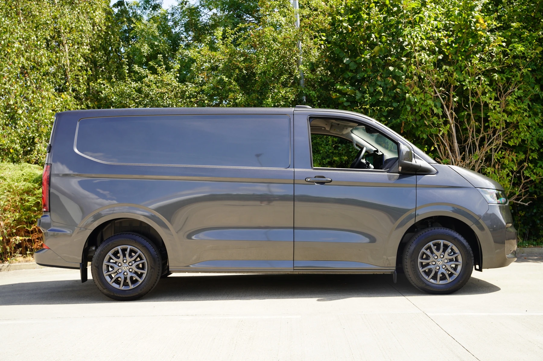 Volkswagen-Transporter-image-3