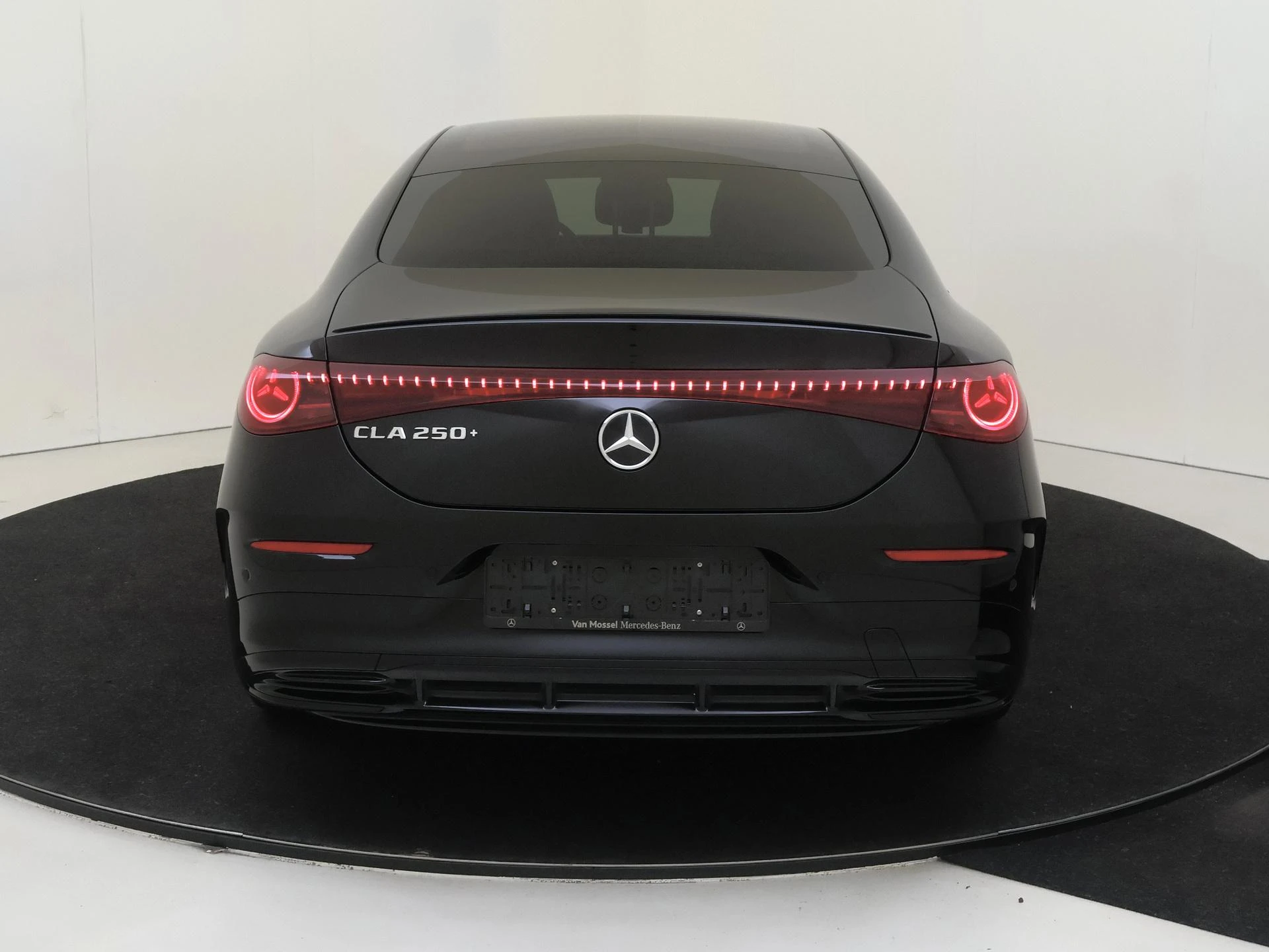 Mercedes-Benz-CLA-image-6
