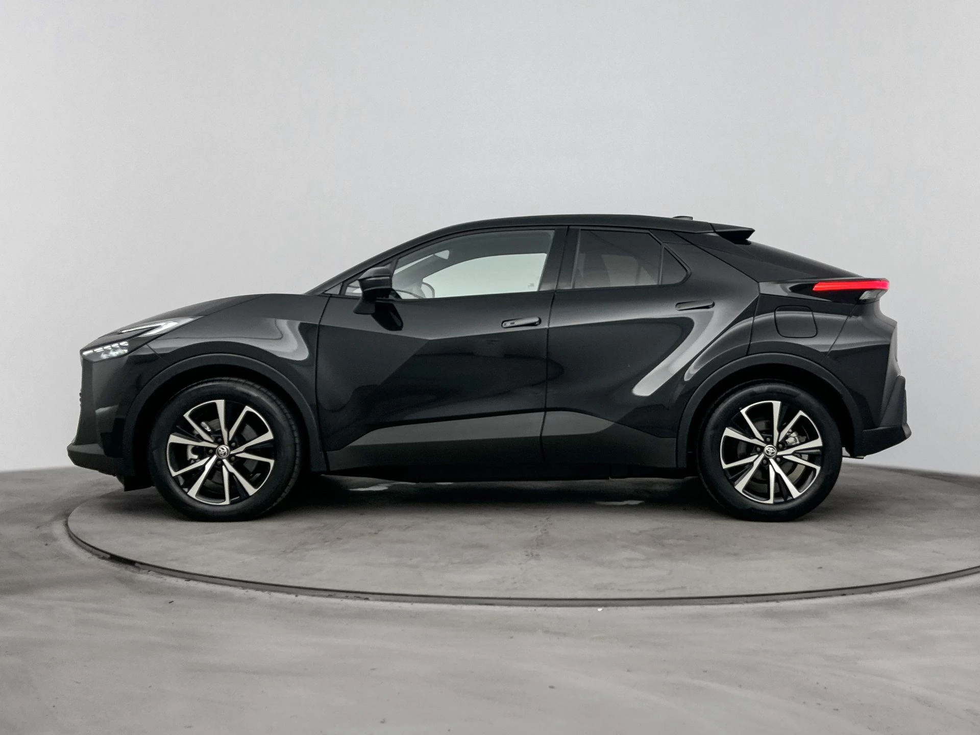 Toyota-C-HR-image-1