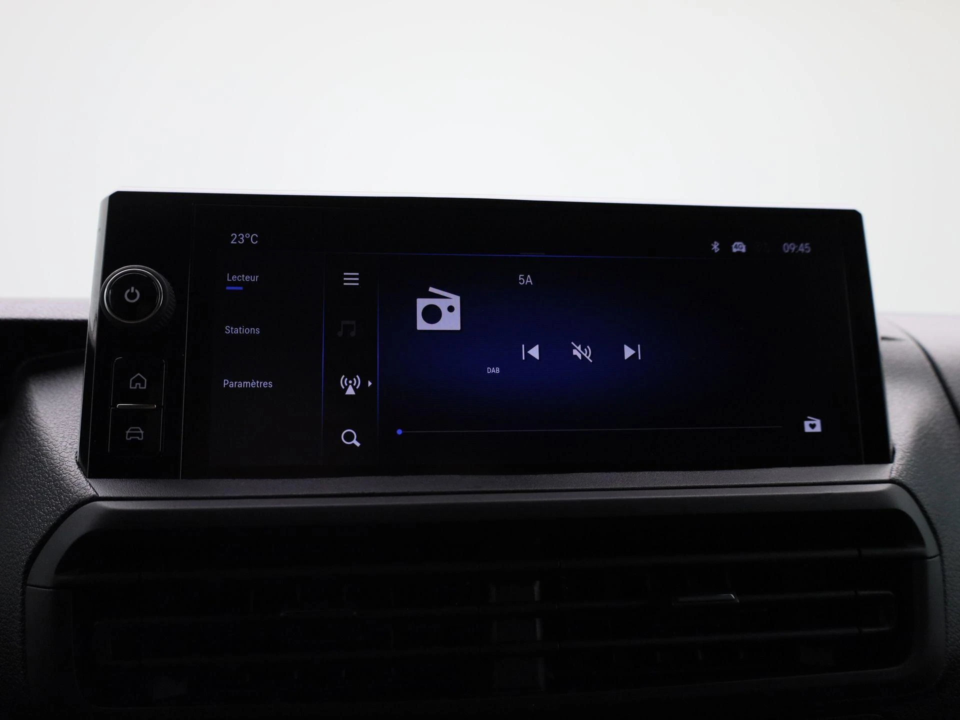 Opel-Vivaro-image-22