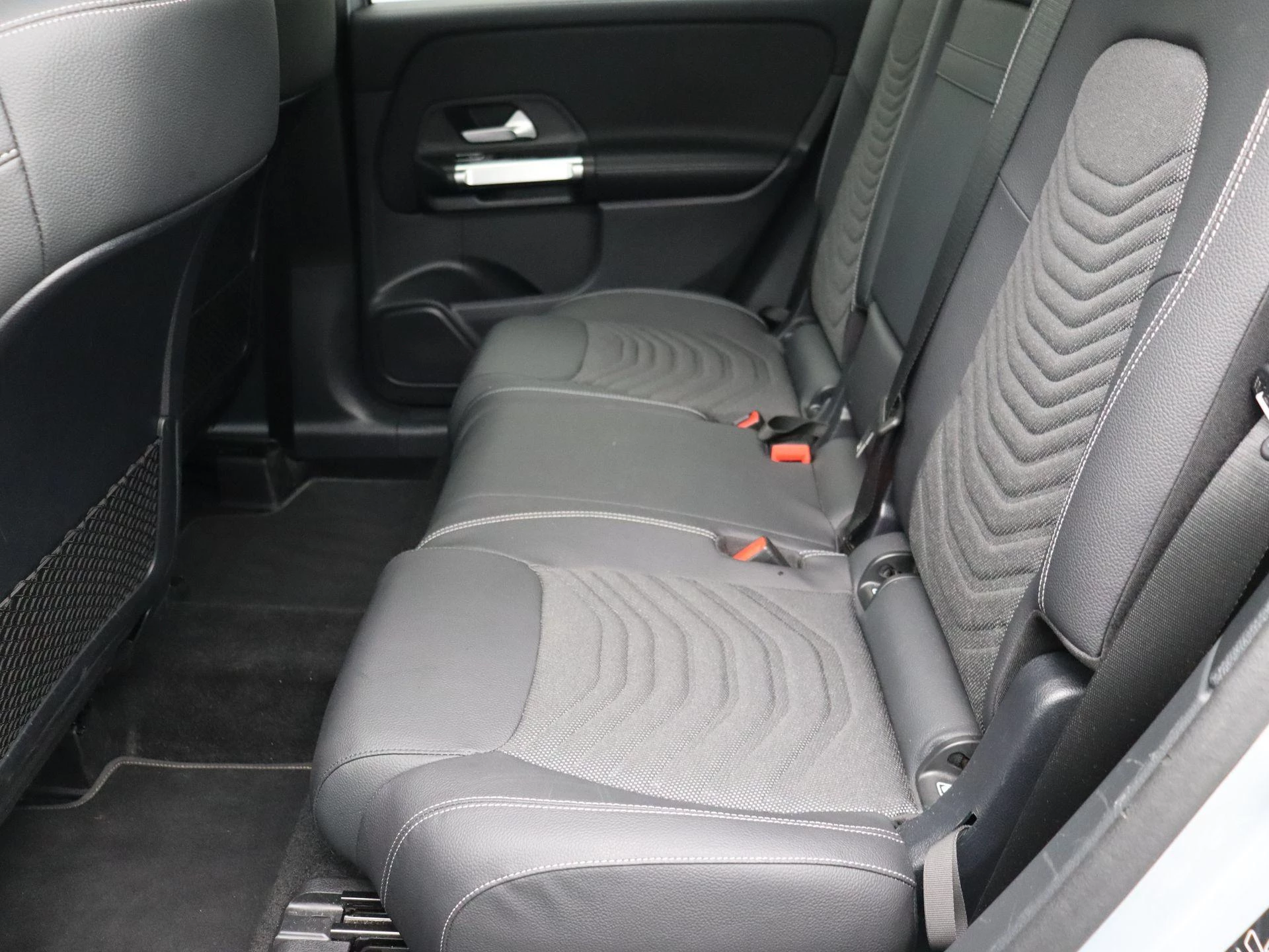 Mercedes-Benz GLB 180 Luxury Line + CARPLAY + TREKHAAK + NIGHTPAKKET +