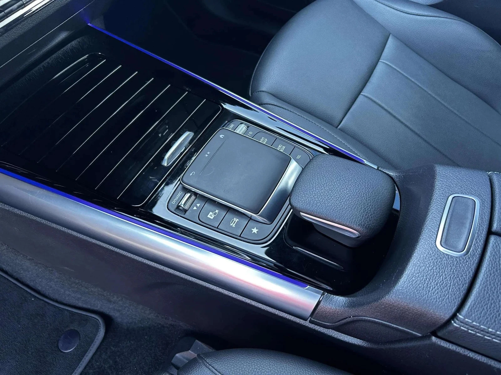 Mercedes-Benz-EQA-image-15