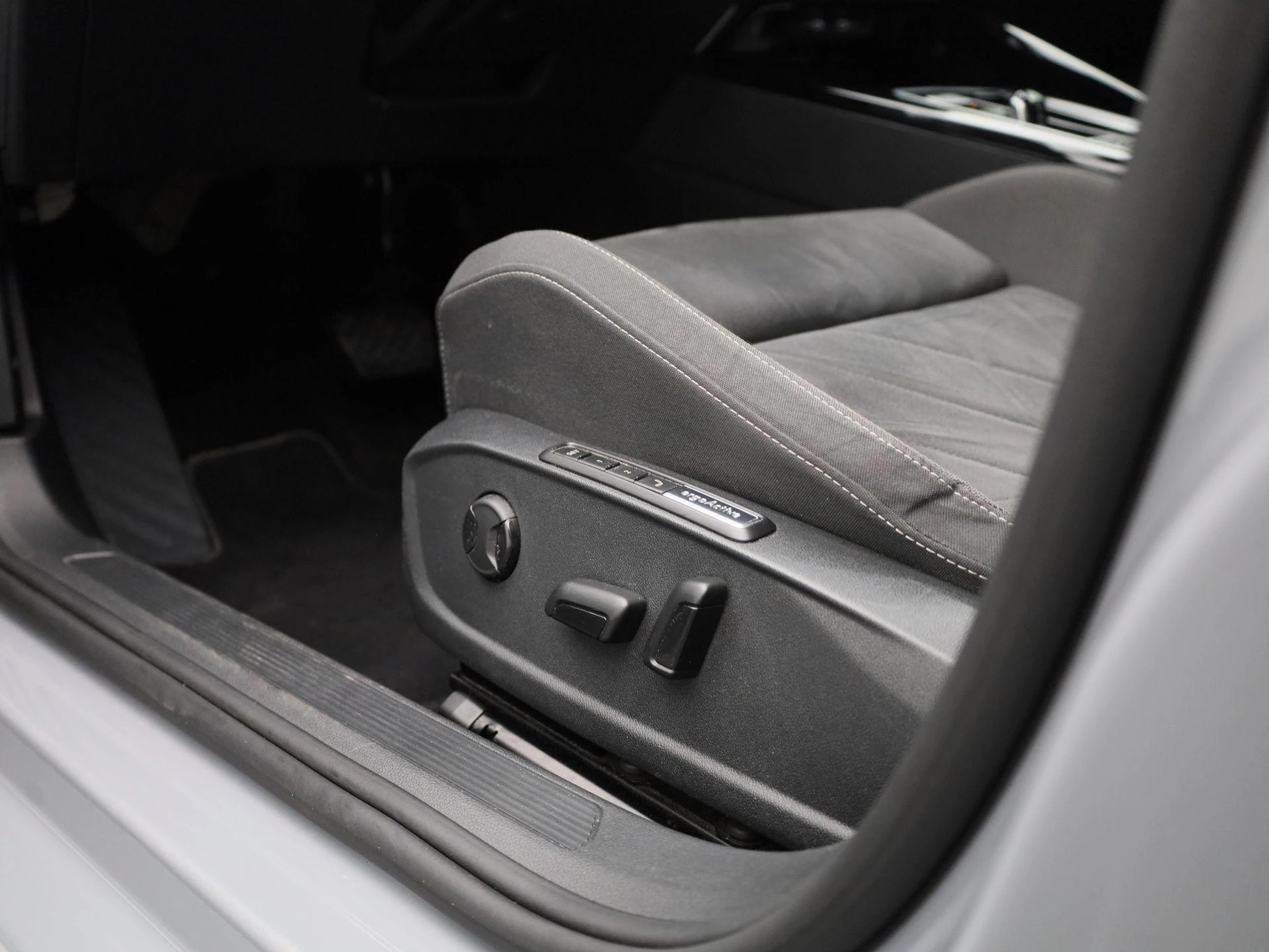 Volkswagen-Golf-image-29
