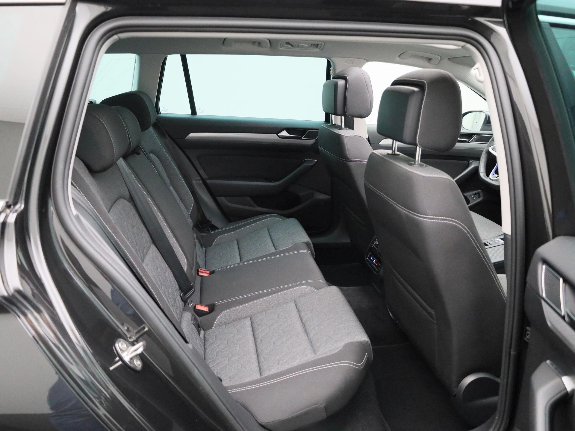 Volkswagen-Passat-image-50