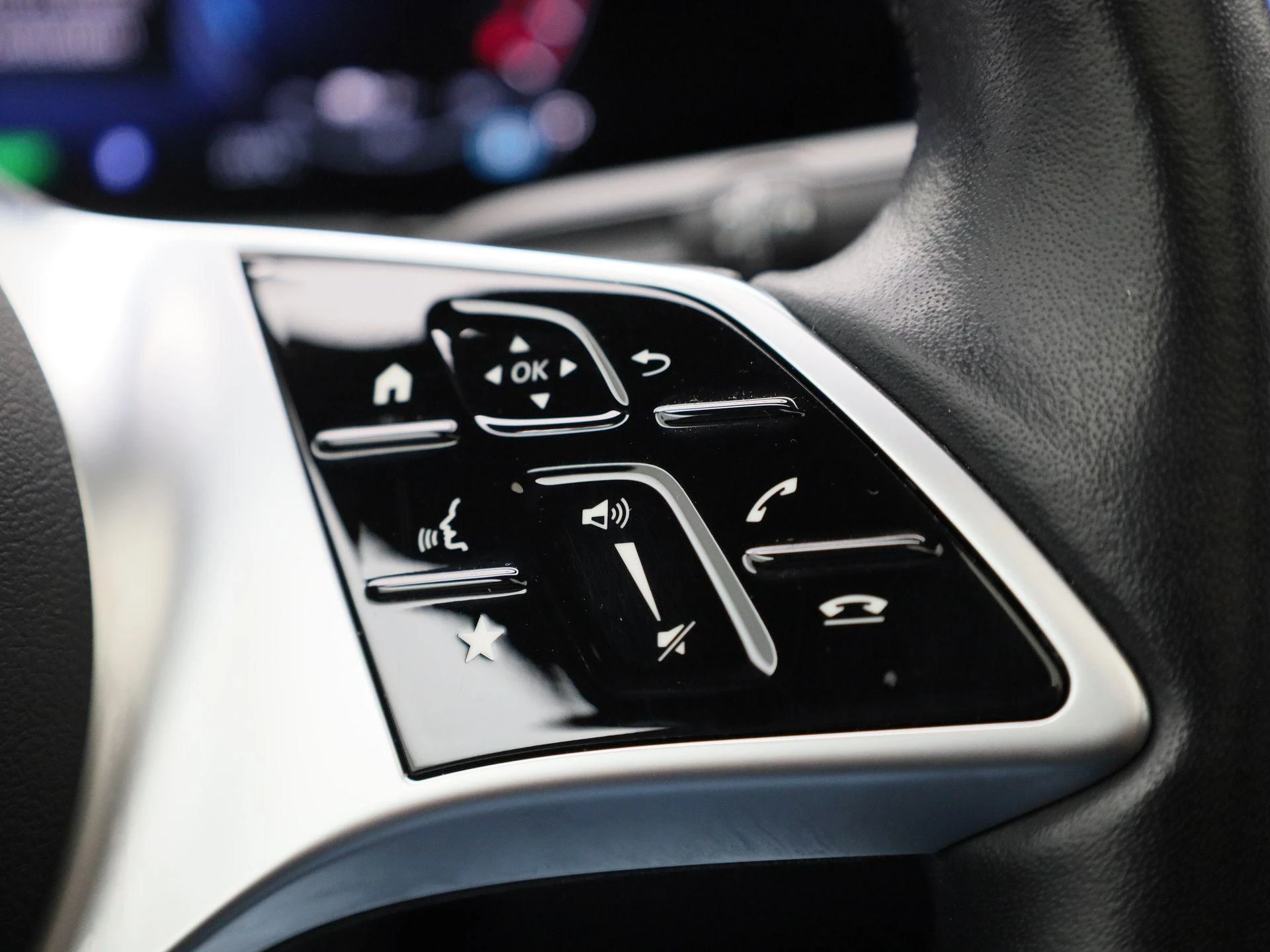 Mercedes-Benz-GLA-image-27