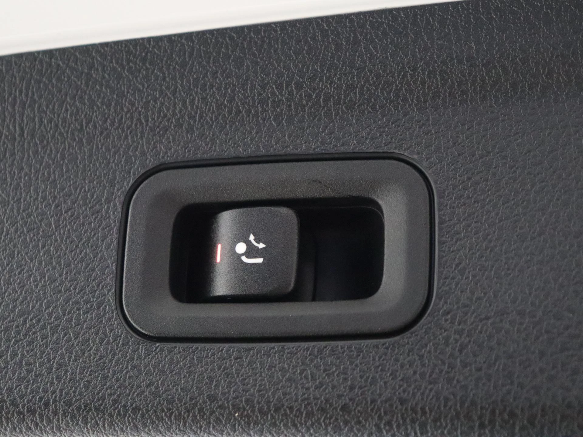 Mercedes-Benz-GLE-image-34