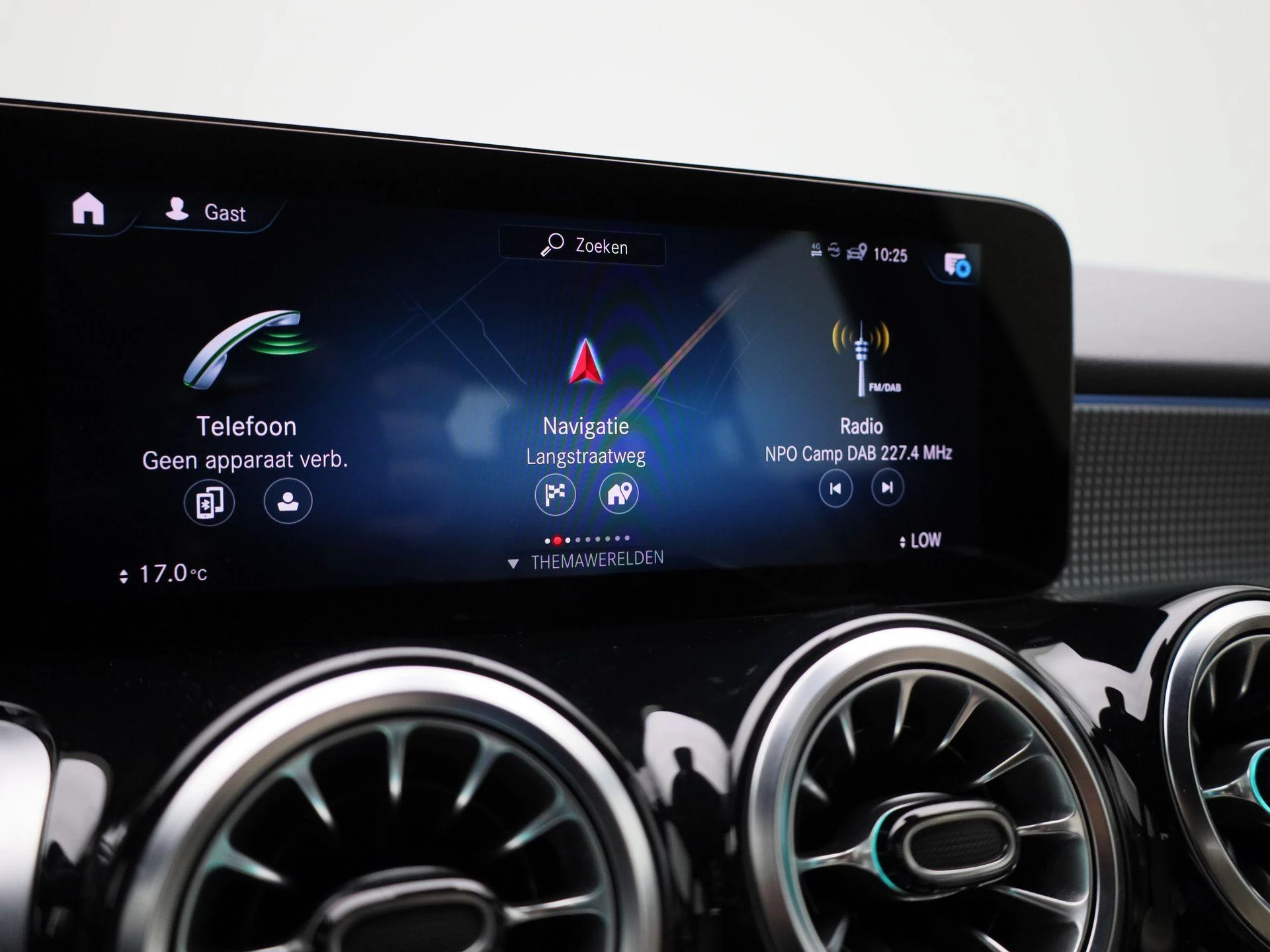 Mercedes-Benz GLB 200 LUXURY LINE + LEDER + PANO + 7-ZIT + CARPLAY +