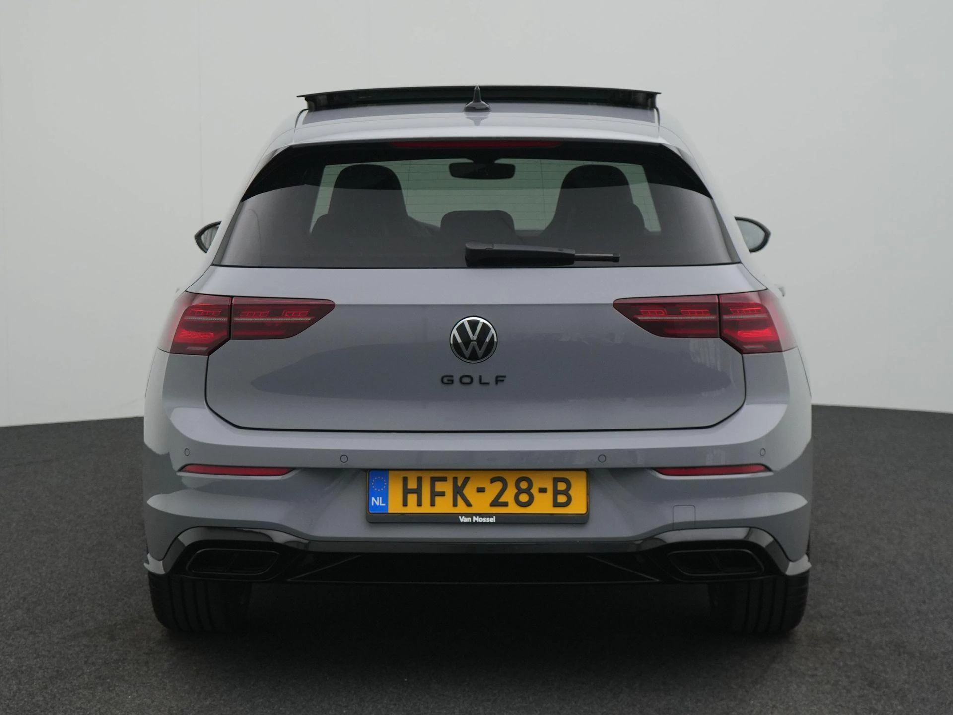 Volkswagen-Golf-image-4