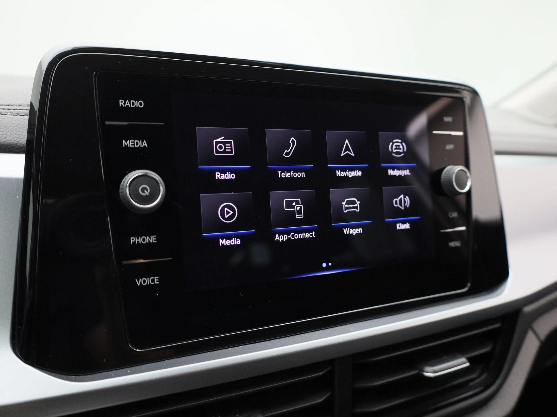 Volkswagen-T-Roc-image-21