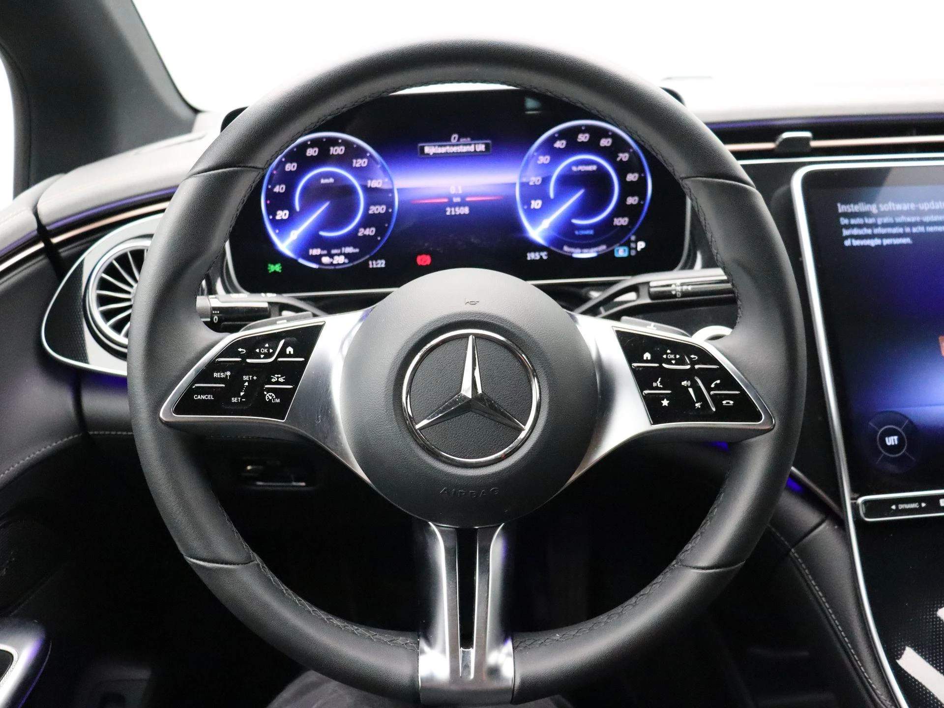Mercedes-Benz-EQE-image-10