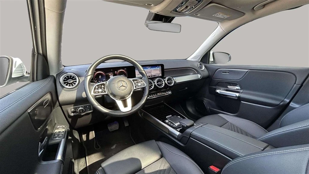 Mercedes-Benz-EQB-image-12