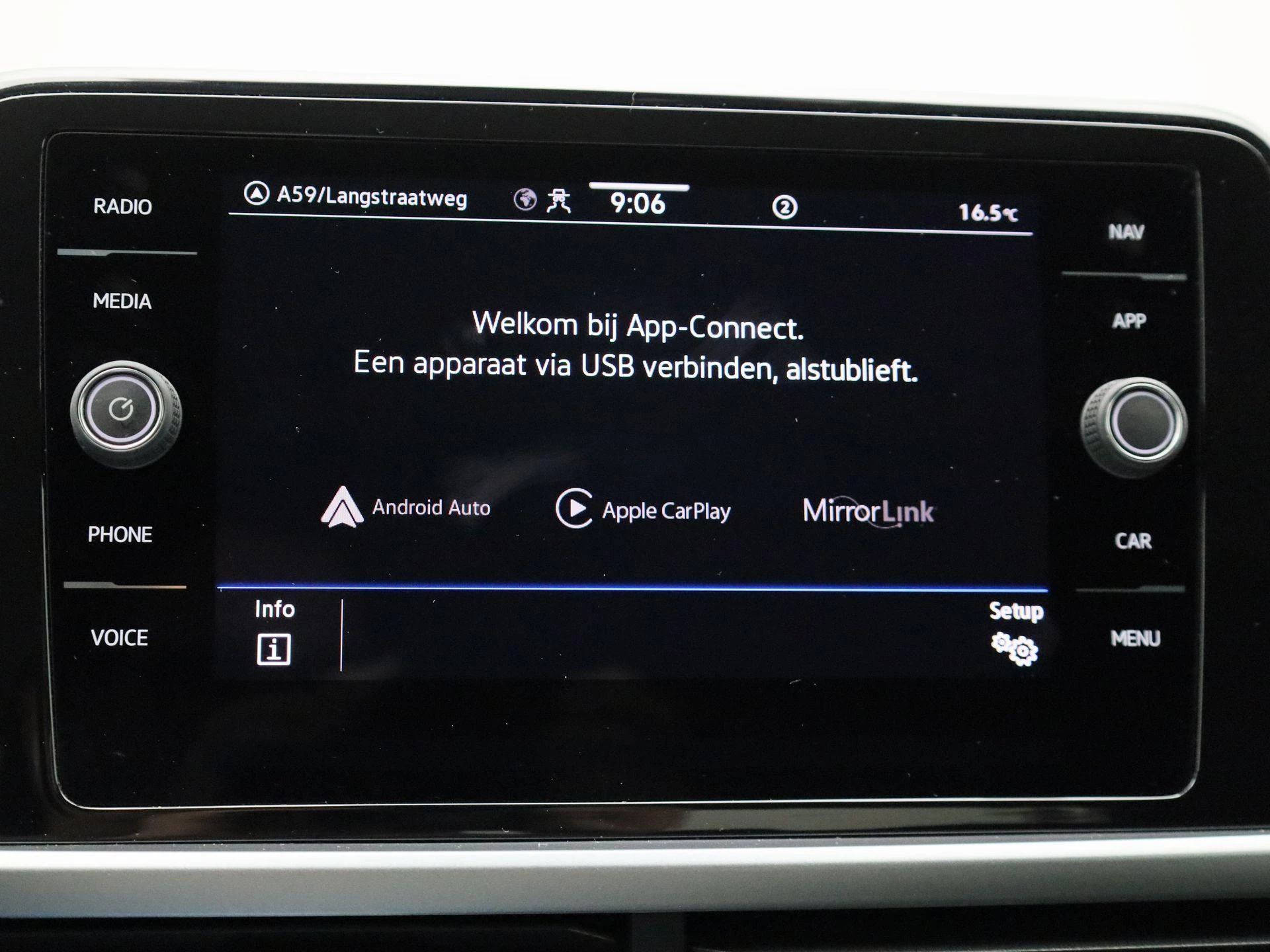 Volkswagen-T-Roc-image-21