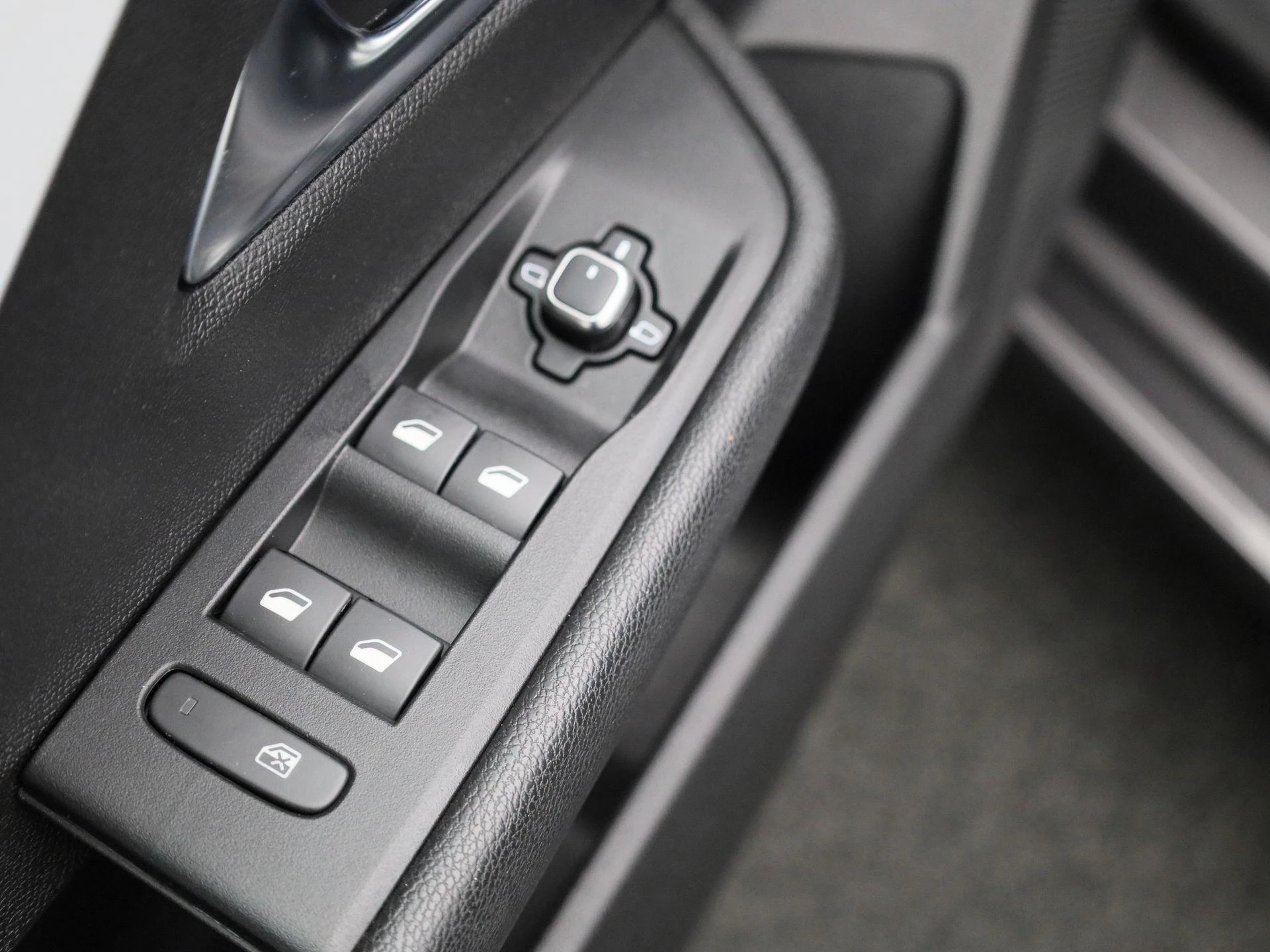 Opel-Astra-image-25