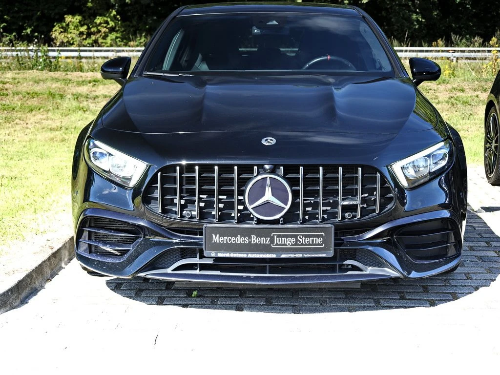 Mercedes-AMG-A-Klasse 45-image-3