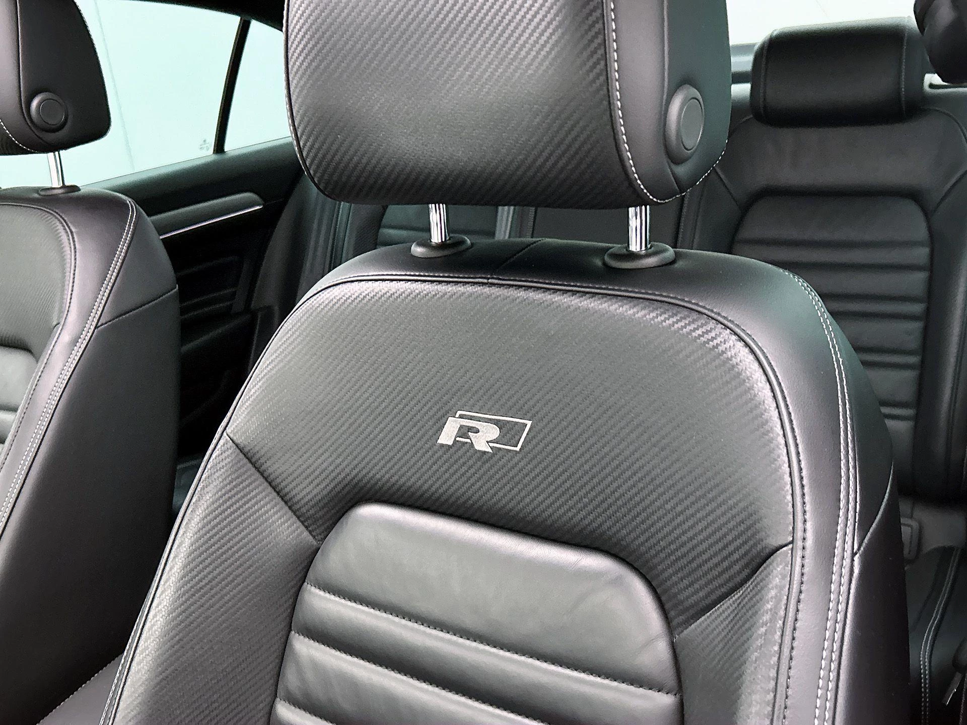 Volkswagen-Passat-image-22