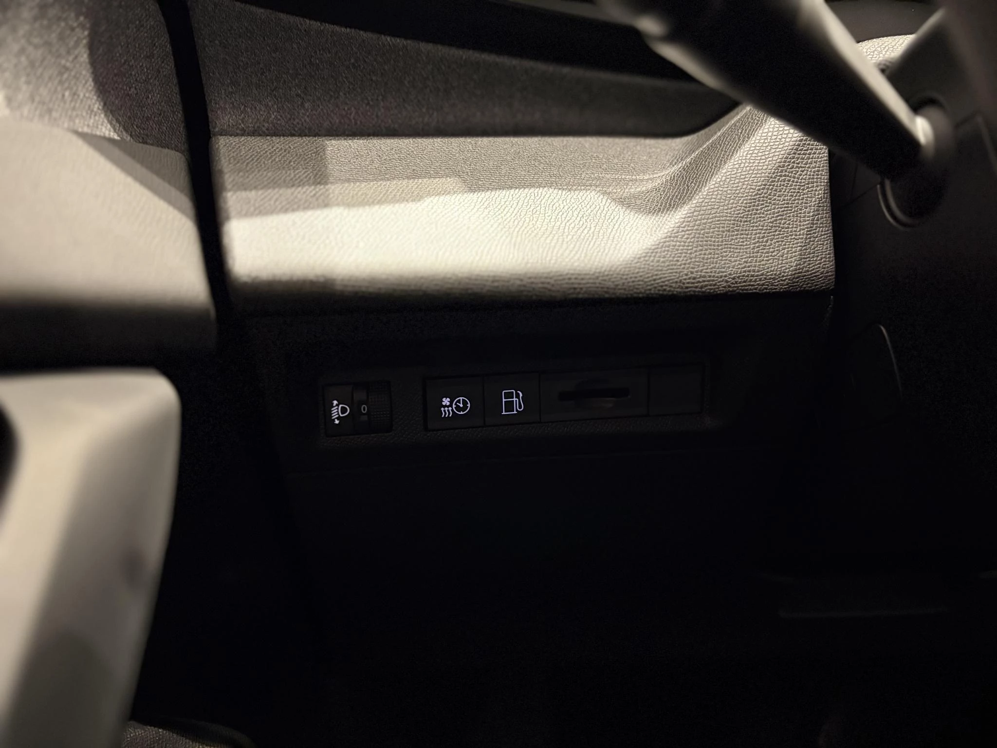 Peugeot-408-image-23