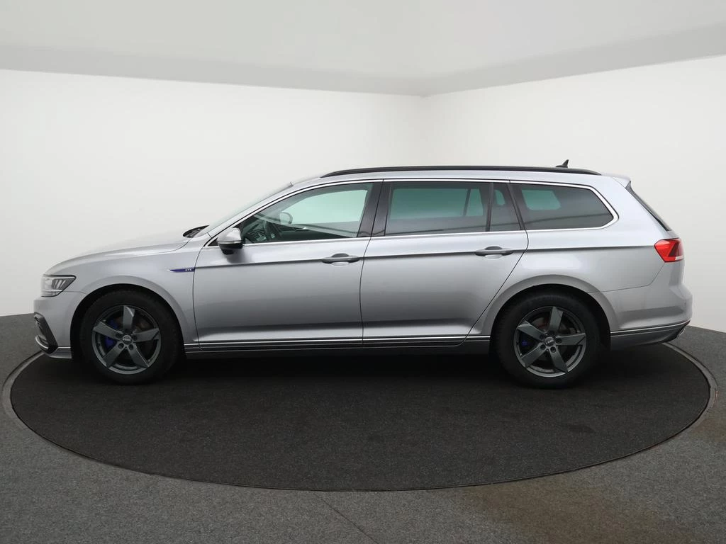 Volkswagen-Passat-image-25