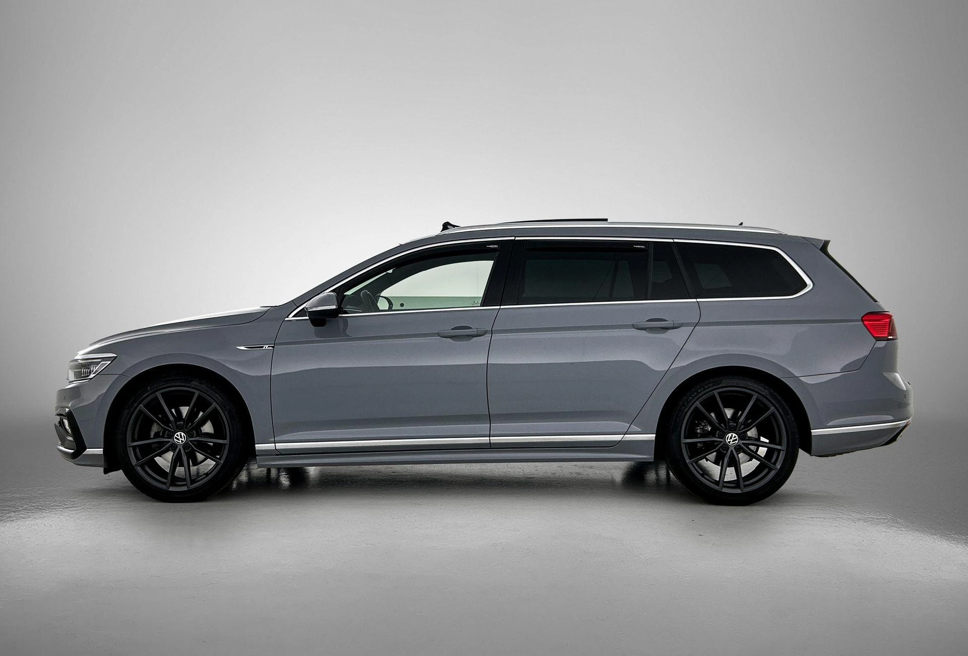 Volkswagen-Passat-image-1