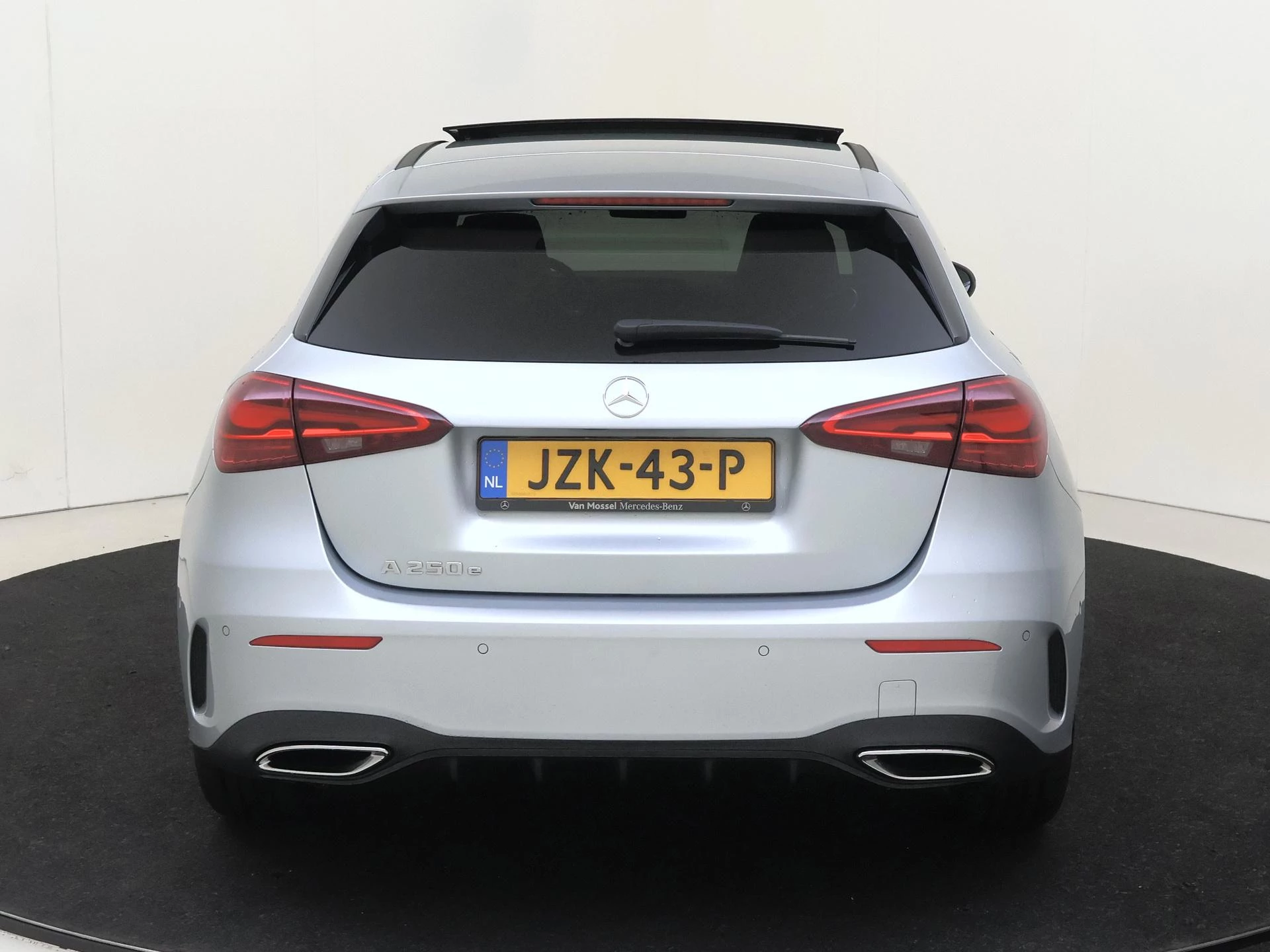 Mercedes-Benz-A-Klasse-image-6
