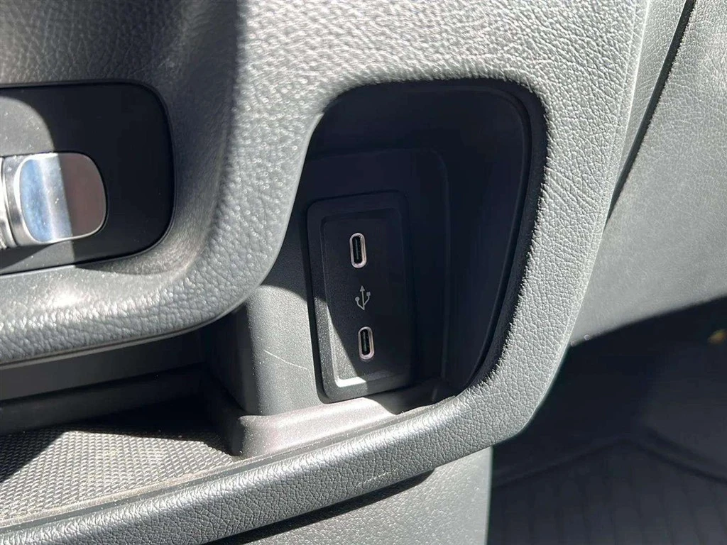 Mercedes-Benz-Vito-image-18