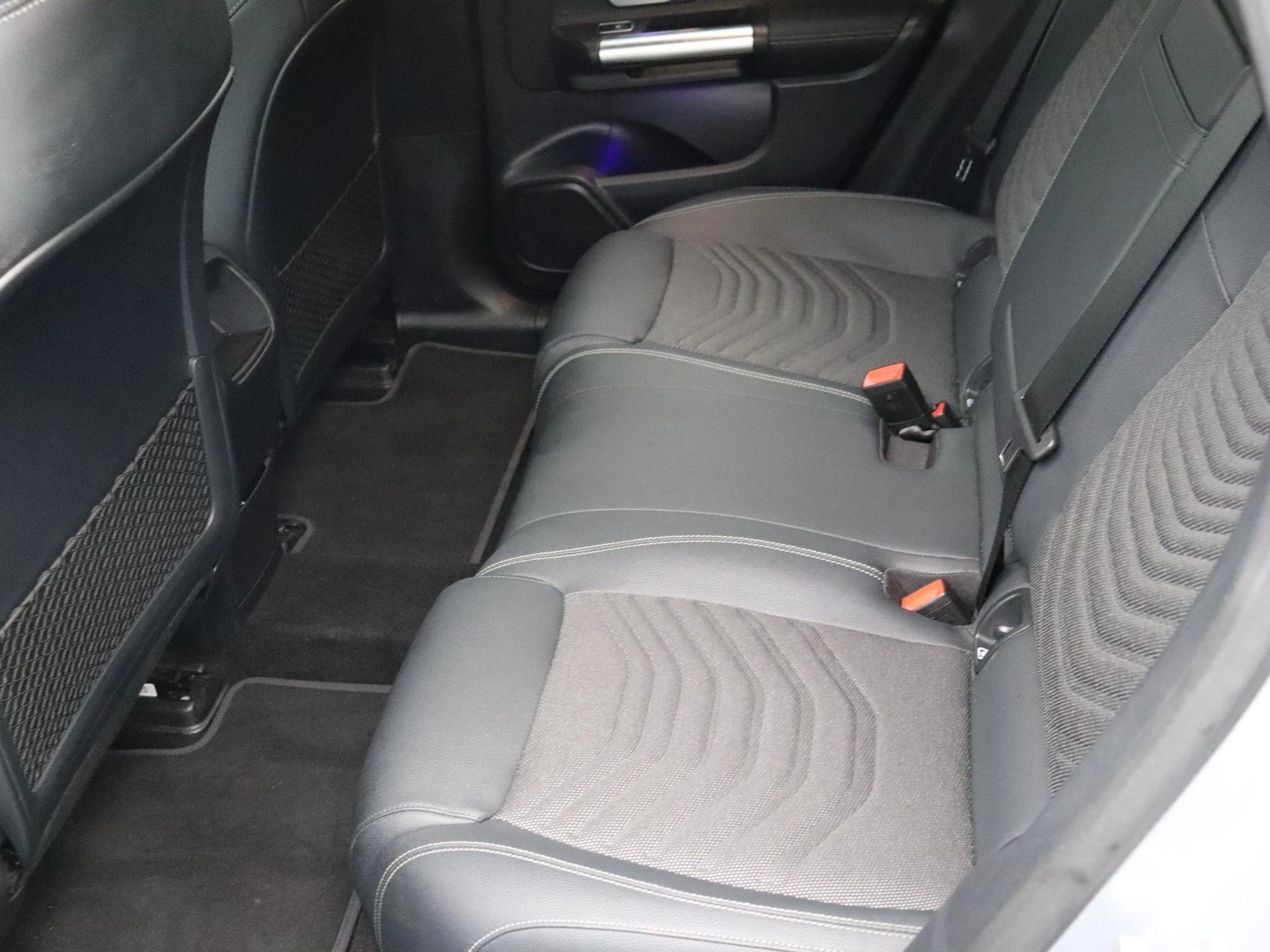 Mercedes-Benz EQA 250+ Business Line + CARPLAY + LED + CAMERA +