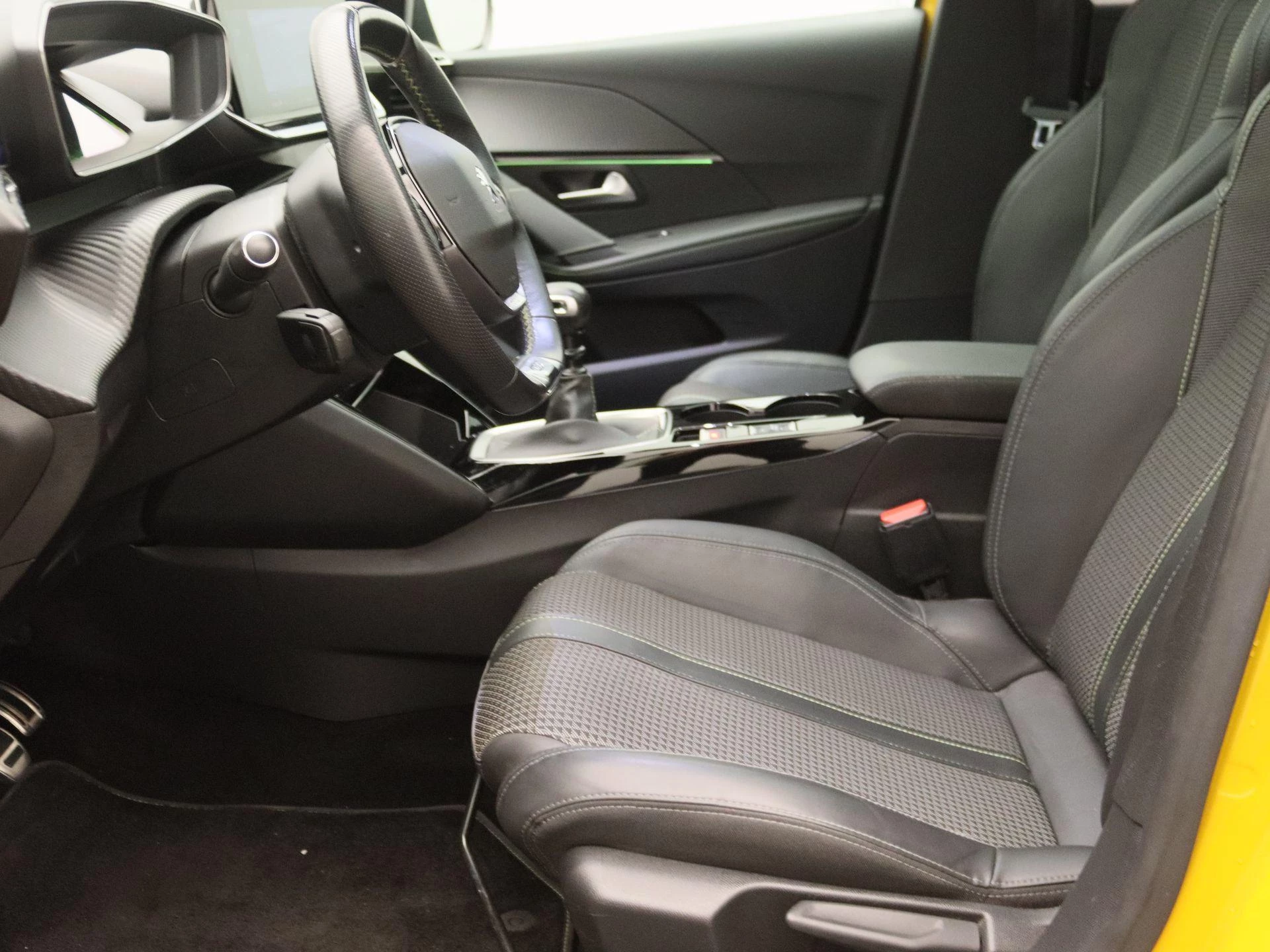 Peugeot-208-image-12