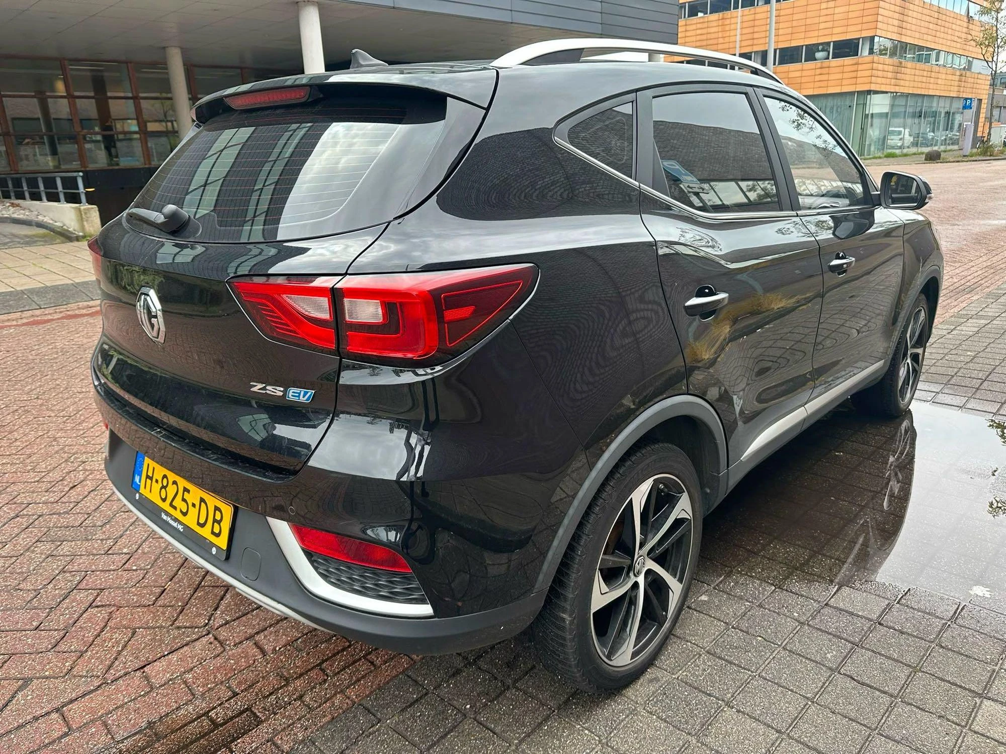 MG-ZS EV-image-3