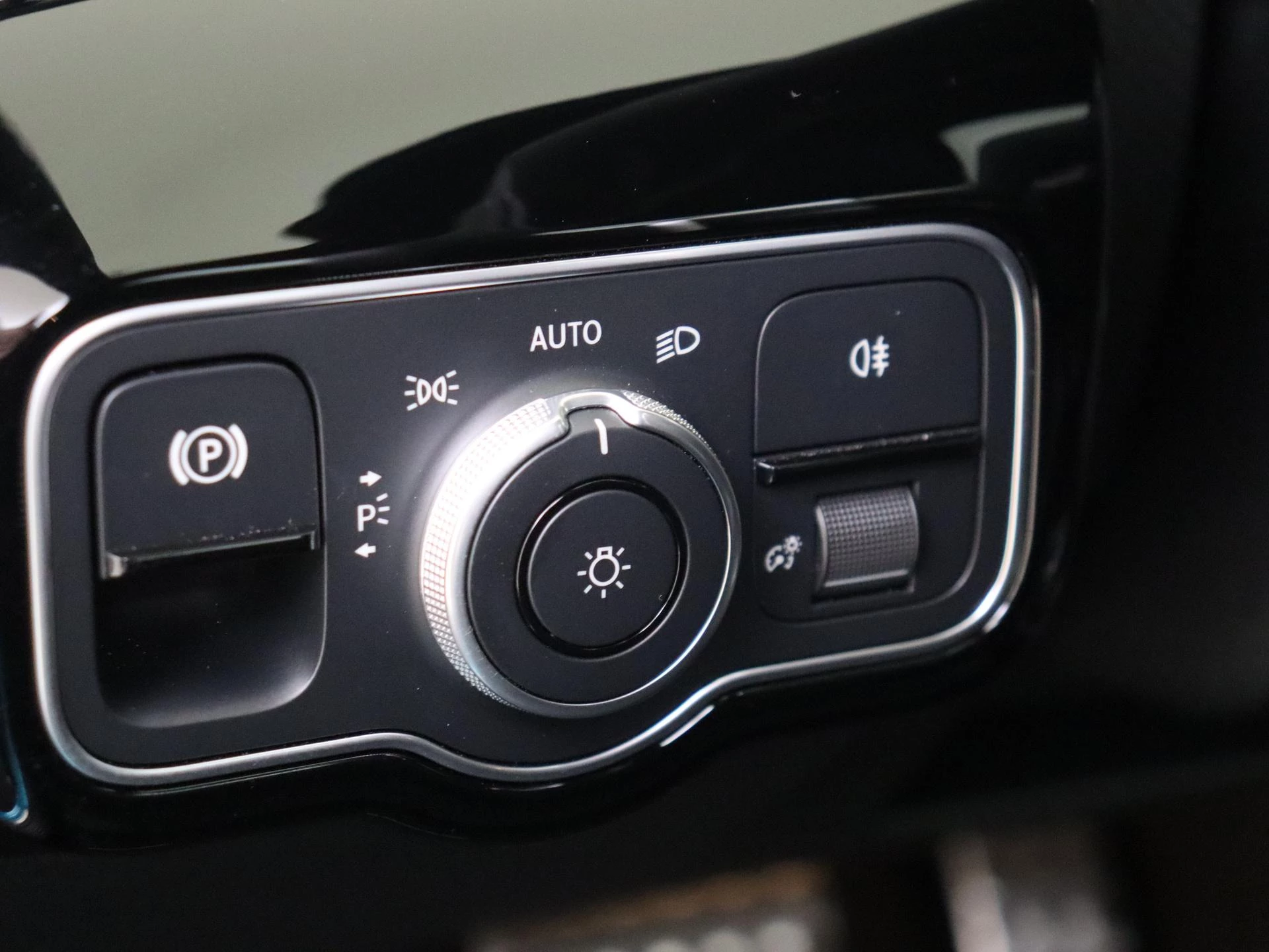 Mercedes-Benz-CLA-image-24