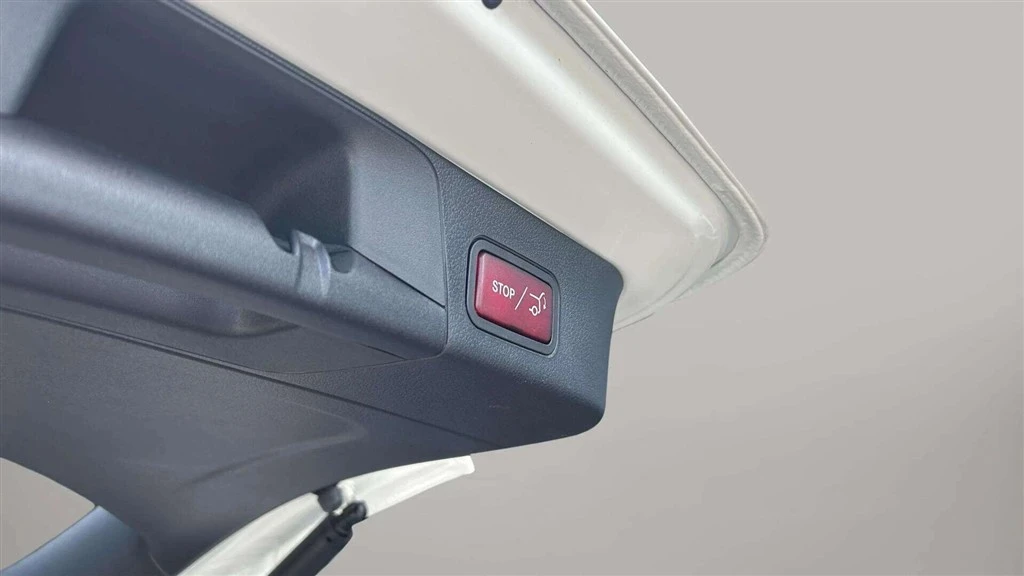 Mercedes-Benz-EQB-image-22