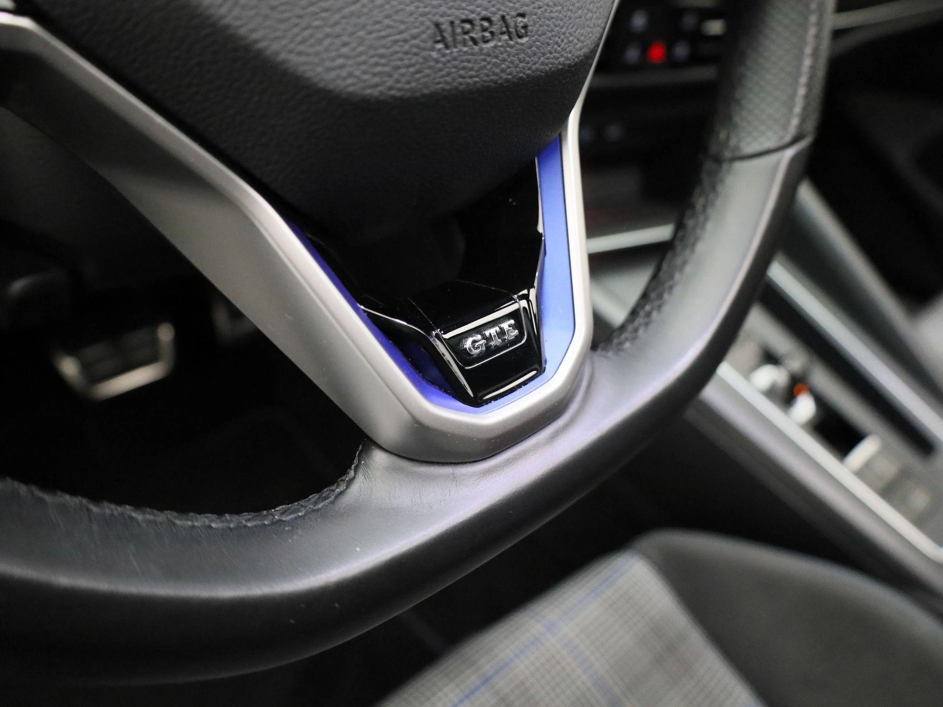 Volkswagen-Golf-image-35