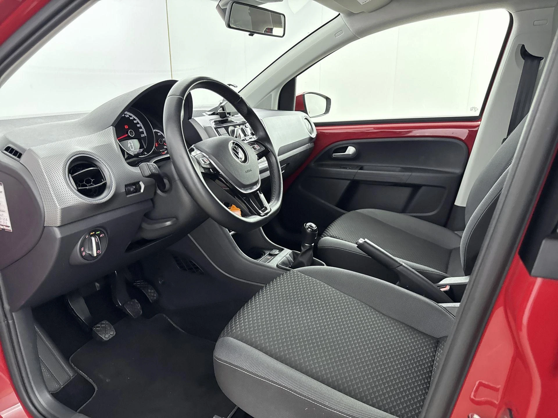 Volkswagen-up!-image-7