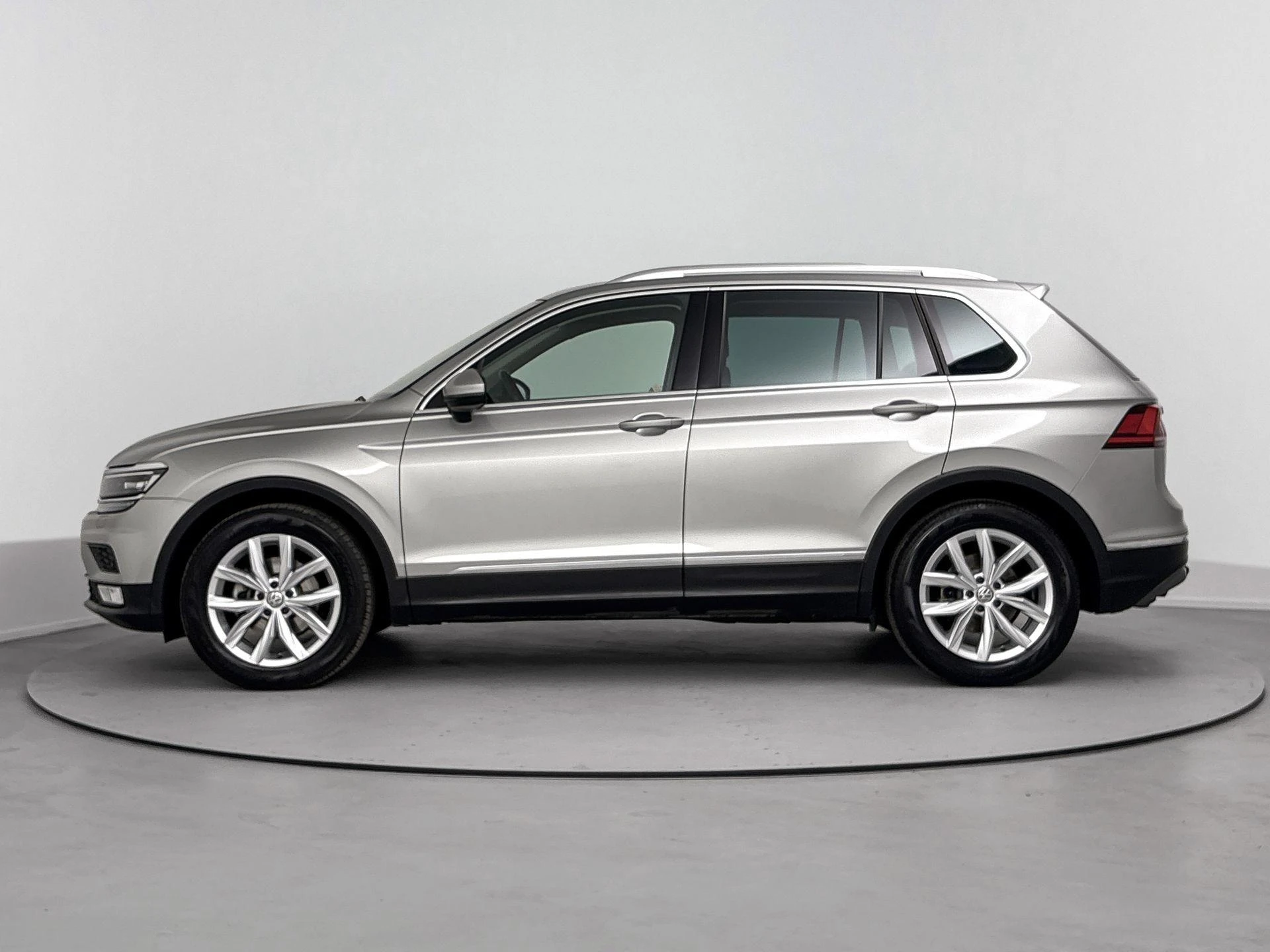Volkswagen-Tiguan-image-1