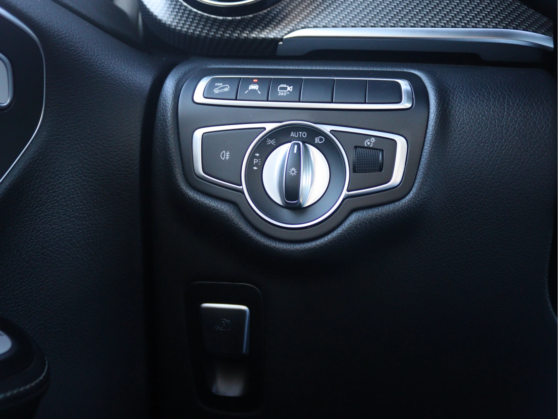 Mercedes-Benz-V-Klasse-image-12