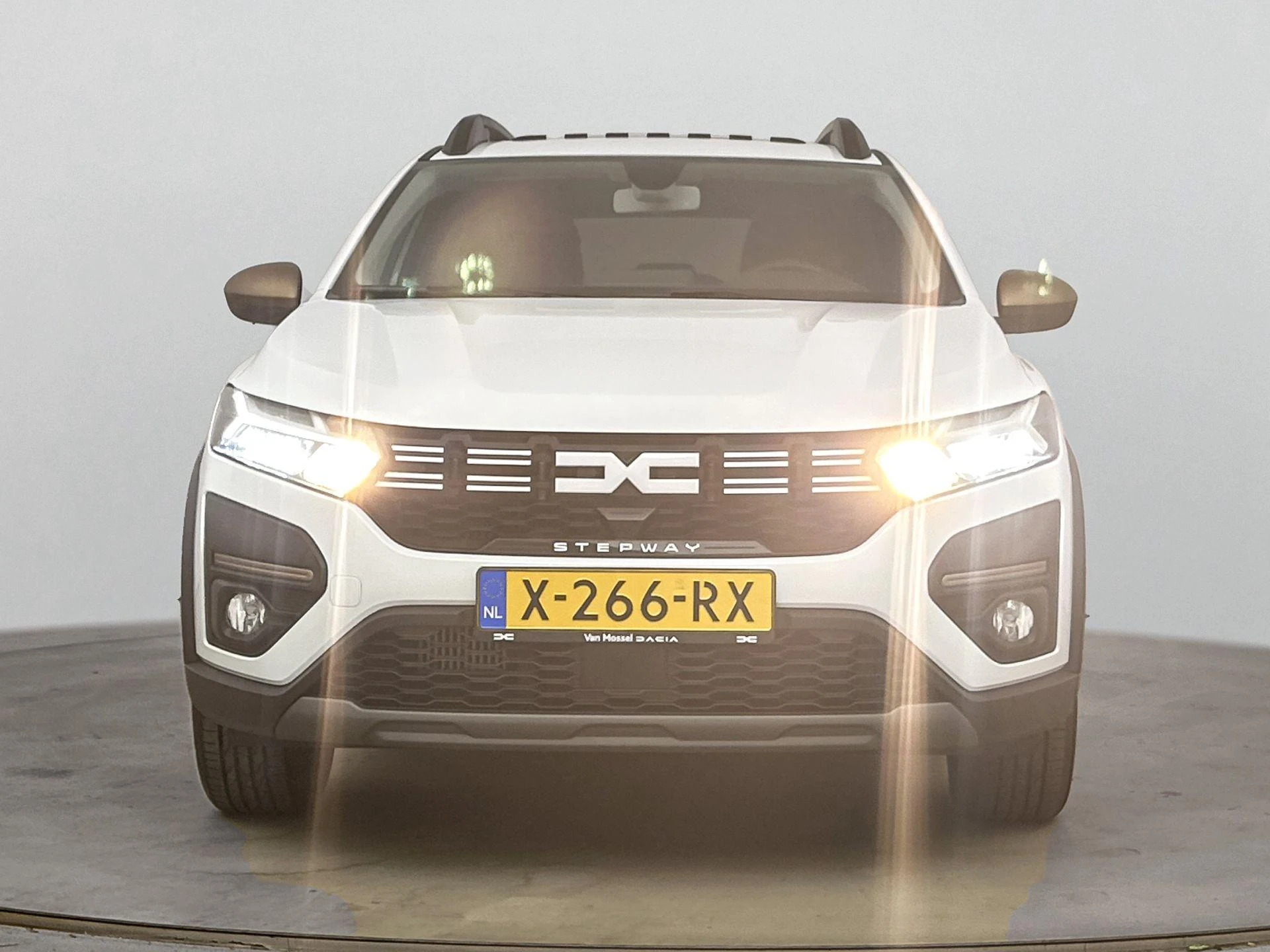 Dacia-Sandero Stepway-image-4