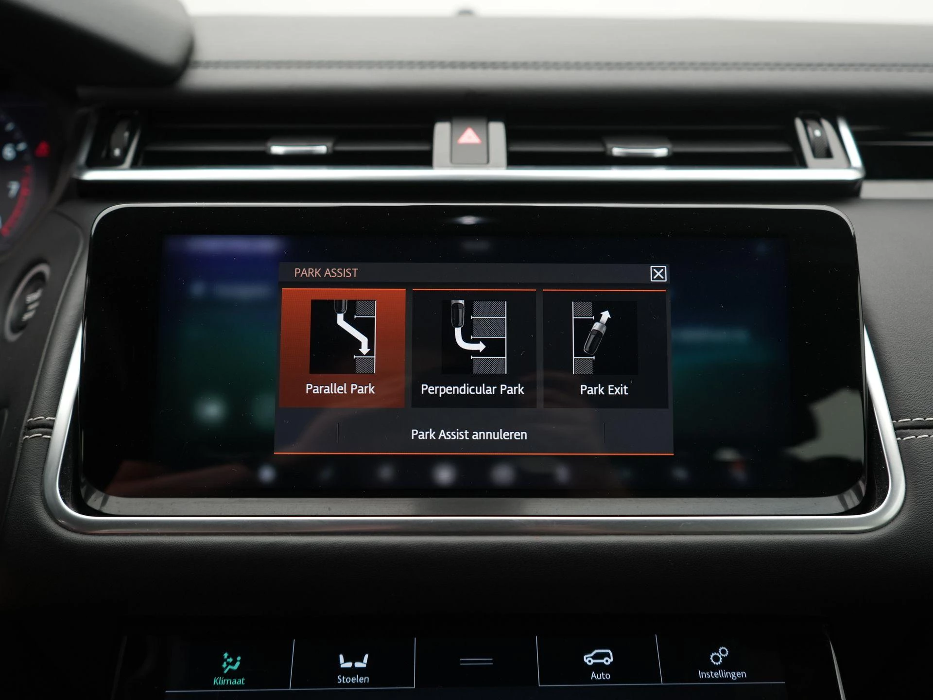 Land Rover-Range Rover Velar-image-17