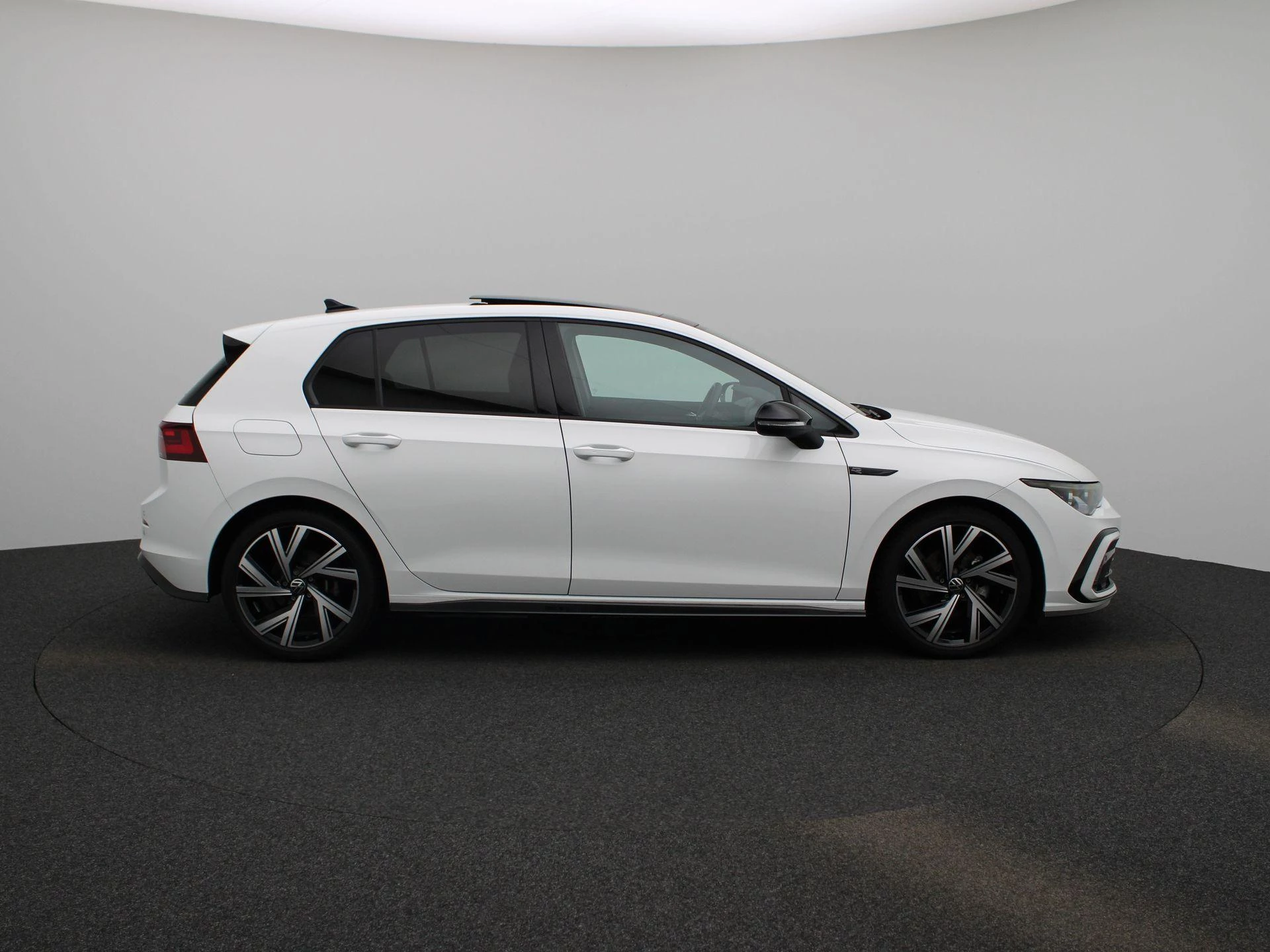 Volkswagen-Golf-image-5
