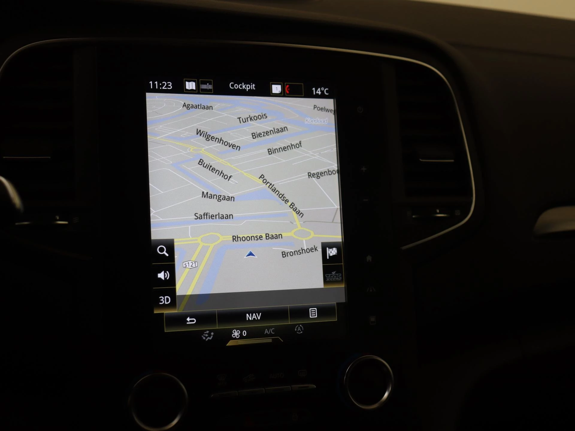 Renault-Mégane Estate-image-16