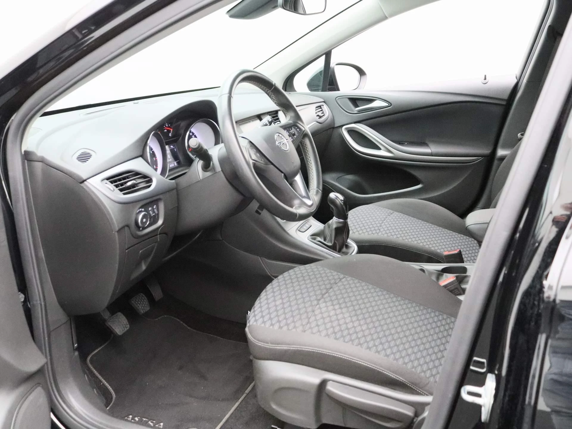Opel-Astra-image-16